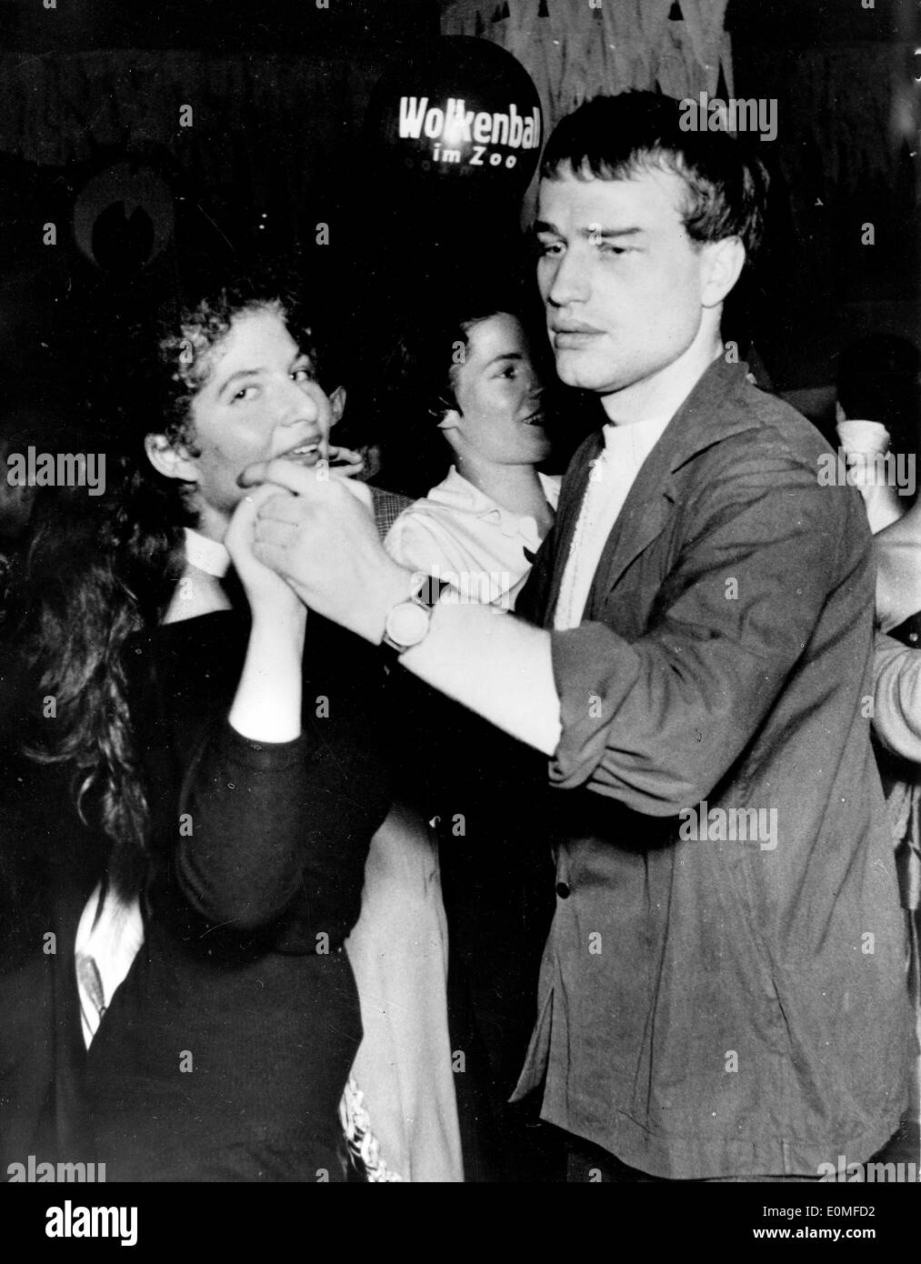 Feb 10, 1955 ; Berlin, Allemagne, Marlon Brando semblable à Berlin lors d'un Carnaval partie. Banque D'Images