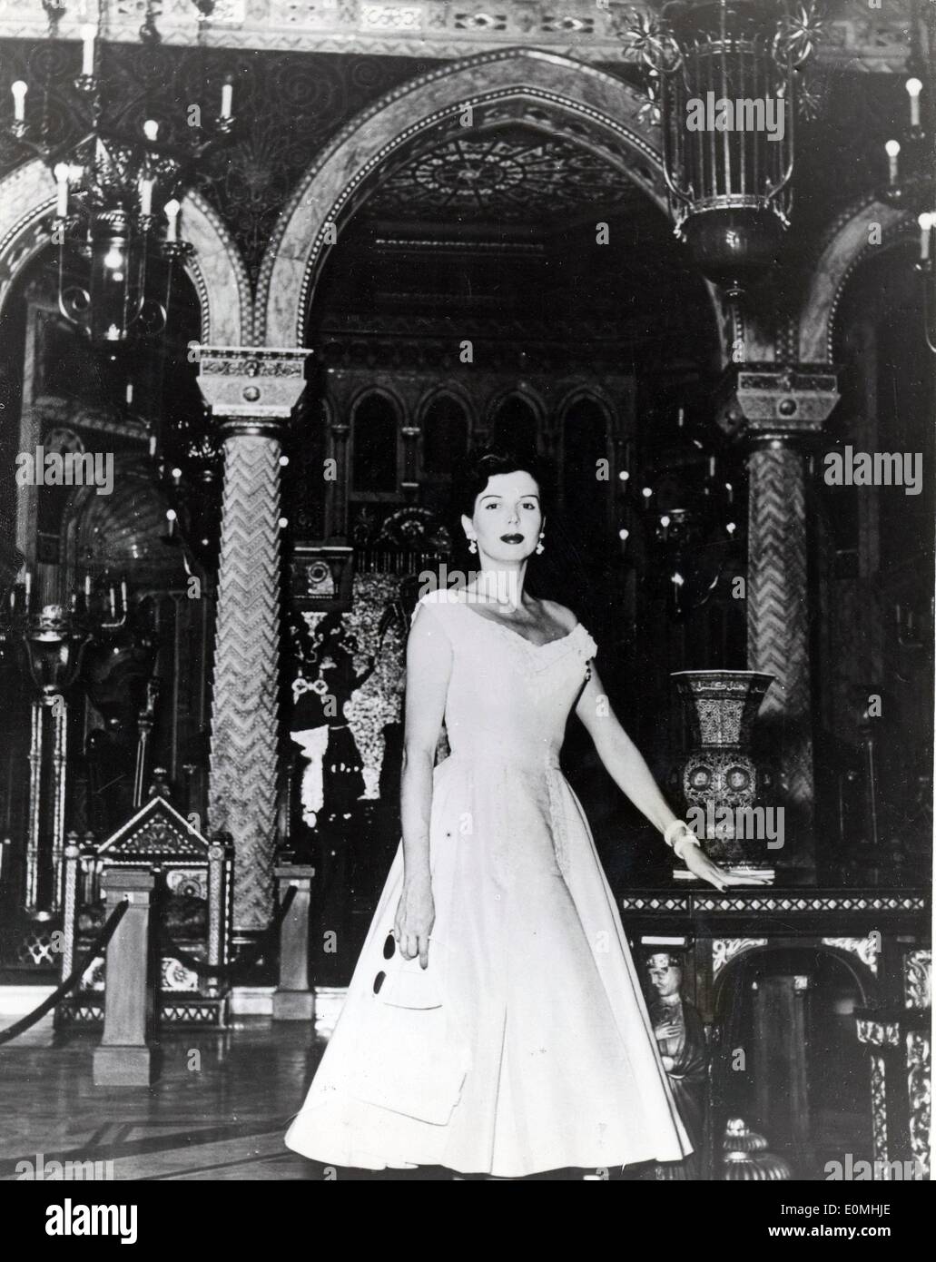 22 mai 1955 - Le Caire, Egypte, Egypte - ANN MILLER dans la salle Byzantine au Palais Abdin accueil de l'ex roi Farouk.. Banque D'Images