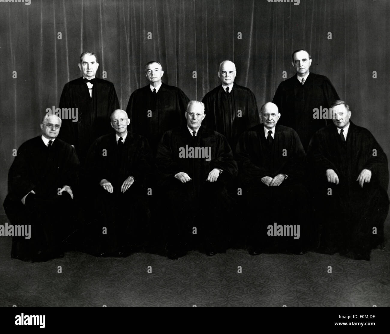 Aug 27, 1955 ; Washington, D.C., USA ; à l'avant, assis (L-R) Associate Justices Felix Frankfurter et HUGO L. BLACK, Chef Banque D'Images