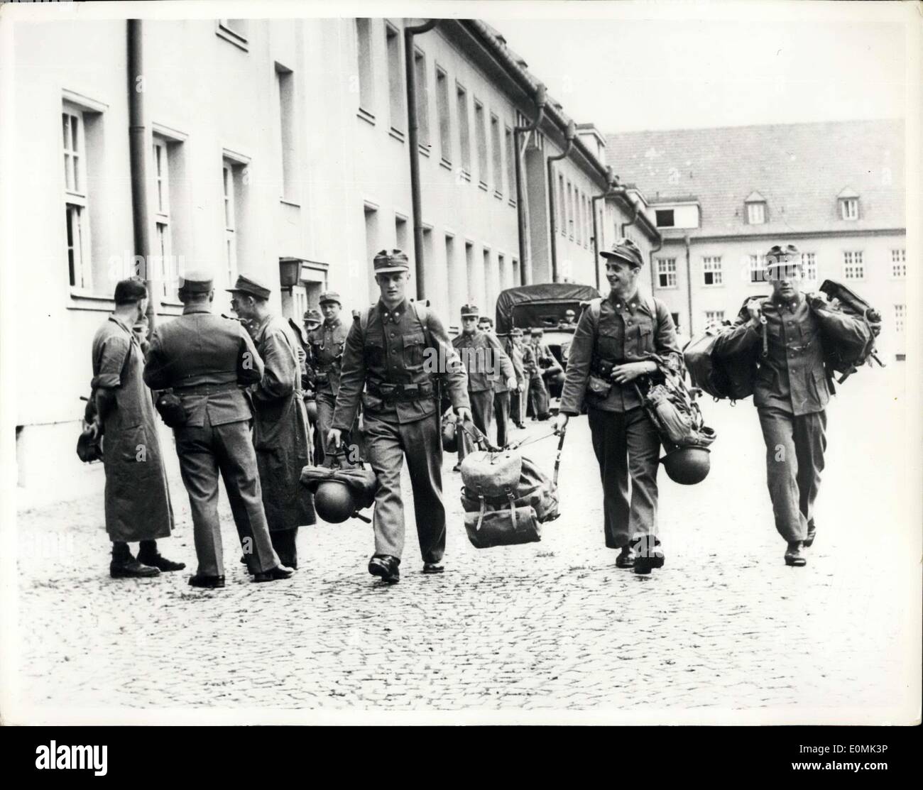Septembre 16, 1955 Vienne - ville de garnison autrichienne de nouveau après 17 ans . La première colonne de l'armée fédérale se déplace dans la capitale. Entrée Banque D'Images