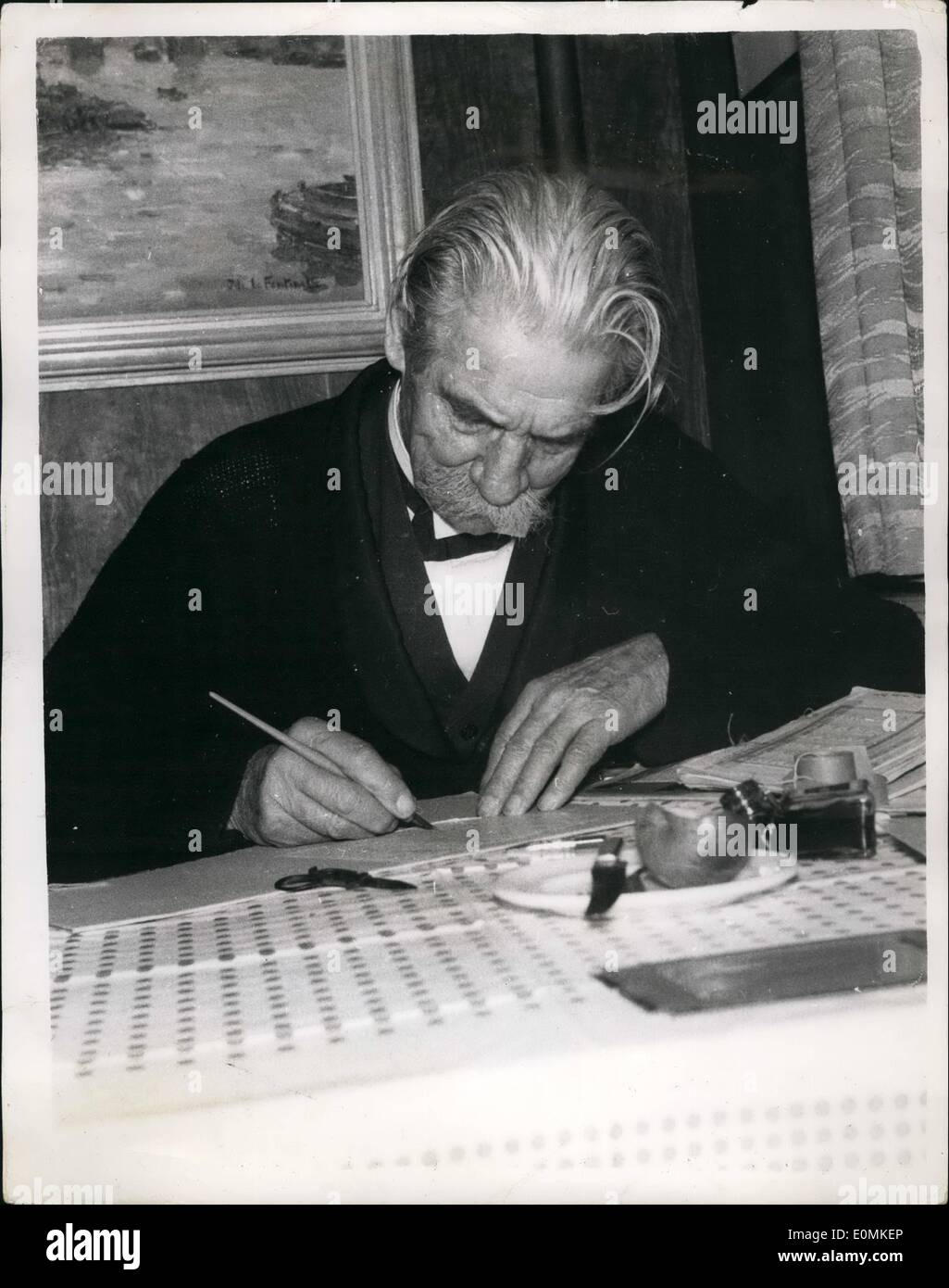 10 octobre 1955 - Le monde célèbre Dr Albert Schweitzer rejoint ses amis - dans un Londres Friterie ; Dr Albert Schweitzer qui ont renoncé à la gloire et la fortune en tant que musicien il y a 43 ans était assis à l'arrière d'un magasin de thé de Londres appartenant à son ami restaurateur Suisse M. Emile Metter - à rencontrer certains de ses amis célèbres. Il sera visité à la friterie par des gens comme le Dr Vaughan Williams ; le philosophe Bertrand Russell - Augustus John l'artiste et le doyen de Saint Pauls Dr Schweizer est d'aller au Palais demain où il recevra le prix d'honneur de l'ordre de mérite de H.M Banque D'Images