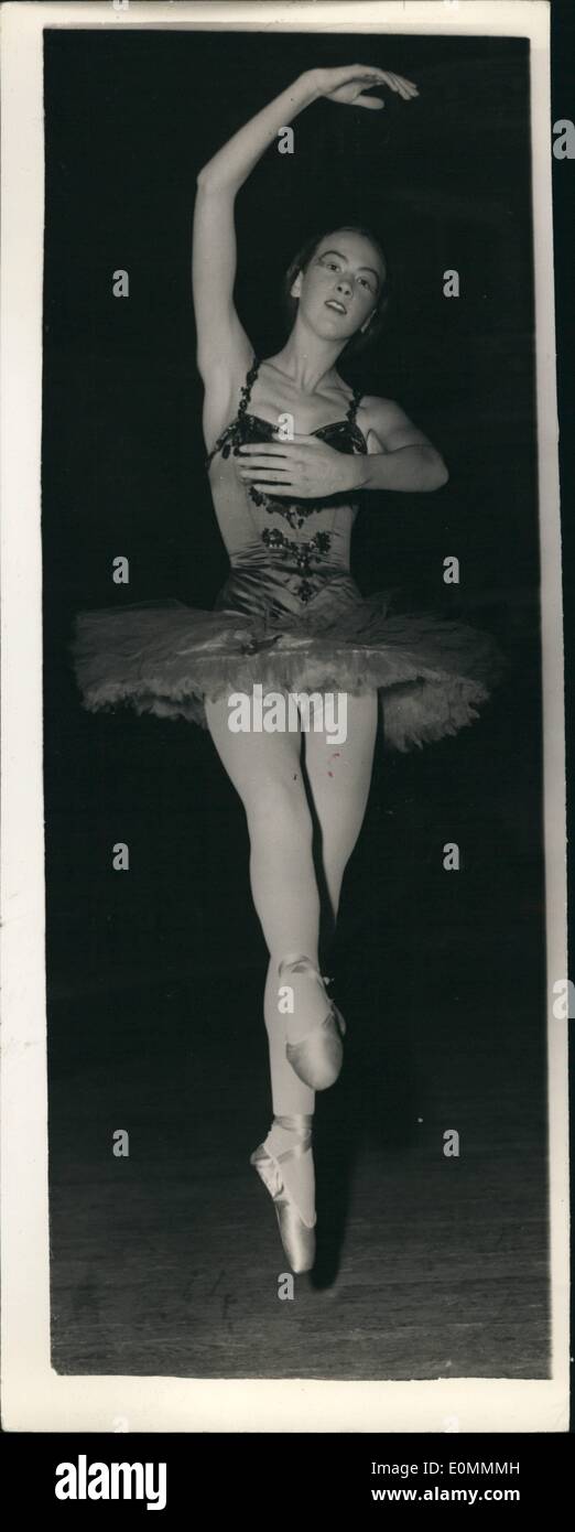 Le 12 décembre 1955 - Répétitions pour la charité Show à Albert Hall nièce du Premier ministre : plus de 1 000 interprètes dont de nombreux provenant des principales écoles de danse, prendront part à un organisme de bienfaisance au Royal Albert Hall le 5 décembre - à l'appui de l'Institut du cancer et l'Hôpital Royal.de nombreux artistes ont assisté à des répétitions d'aujourd'hui. La photo montre la 15-year-old Elfrida Elene, car si le premier ministre, Sir Anthony Eden - vu répéter son solo de danse, aujourd'hui. Banque D'Images