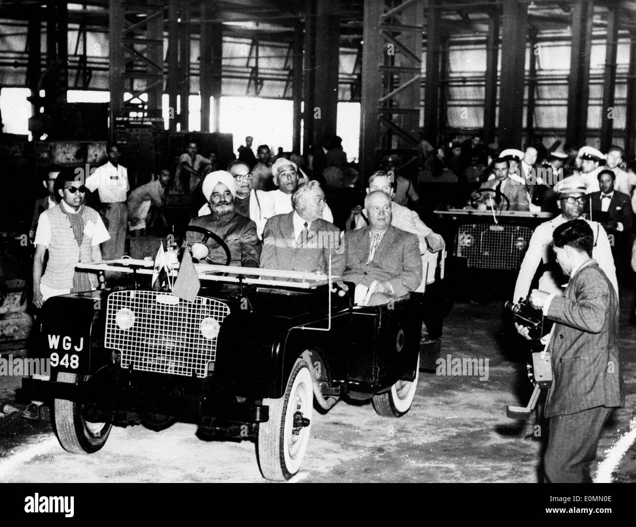 Premier ministre Nikita Khrouchtchev à l'usine de locomotives indiennes Banque D'Images