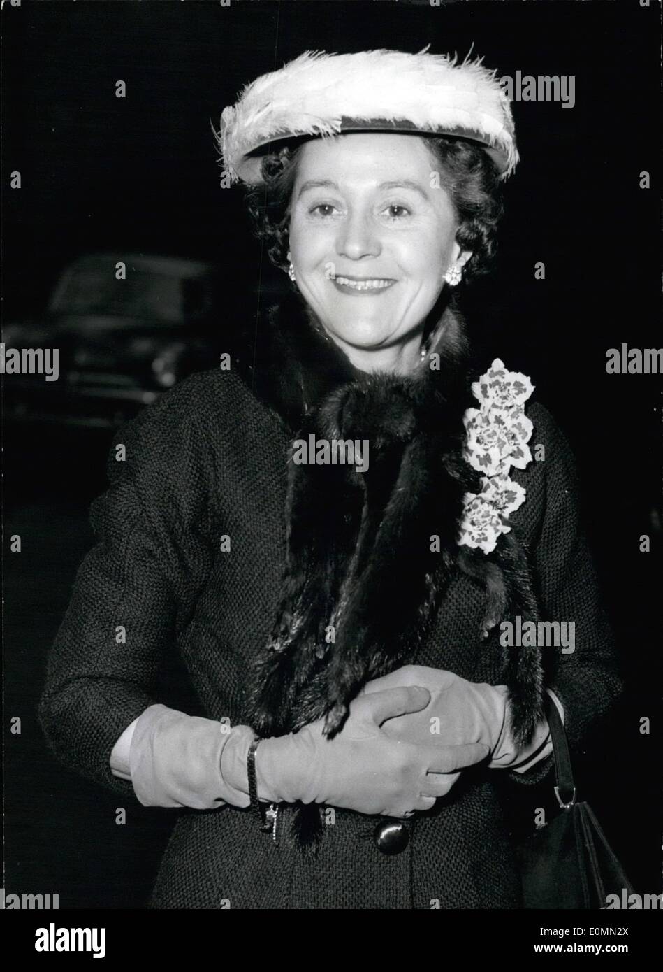 01 janv., 1956 - Odette Churchill jeudi 28 novembre 2013 à Caxton Hall.. Le George-Cross héroïne. Odette Churchill la Croix de George héroïne qui a récemment divorcé de son mari Le Capitaine Churchill D.S.O. - Était mariée à M. Geoffrey Hallowes MacLeod qui était aussi un agent secret en temps de guerre - à Caxton Hall, Westminster.. Il est 37 et Mme Churchill est 43.. Photo : Keystone montre- Odette Churchill arrive à Caxton Hall pour son mariage. Banque D'Images