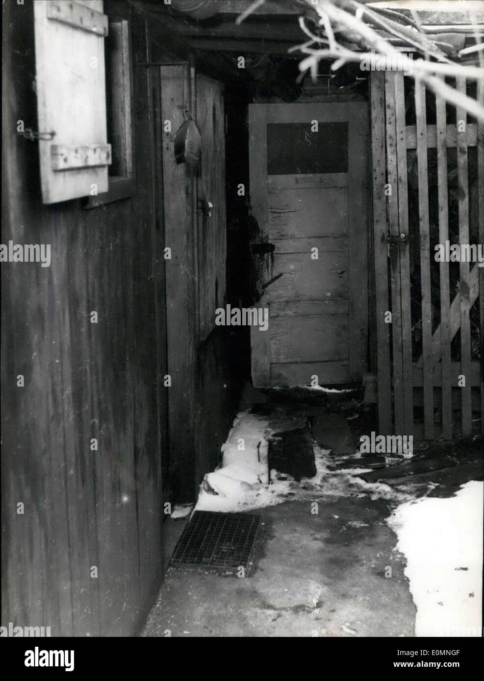 27 mars 1956 - Au-dessus de la porte d'entrée de la petite hutte vous pouvez voir un red ?A ? Ici Mme Anna Anderson, si possible la dernière fille, la princesse Anastasia Zar est vivant. Photo Keystone 27.3.56 Banque D'Images