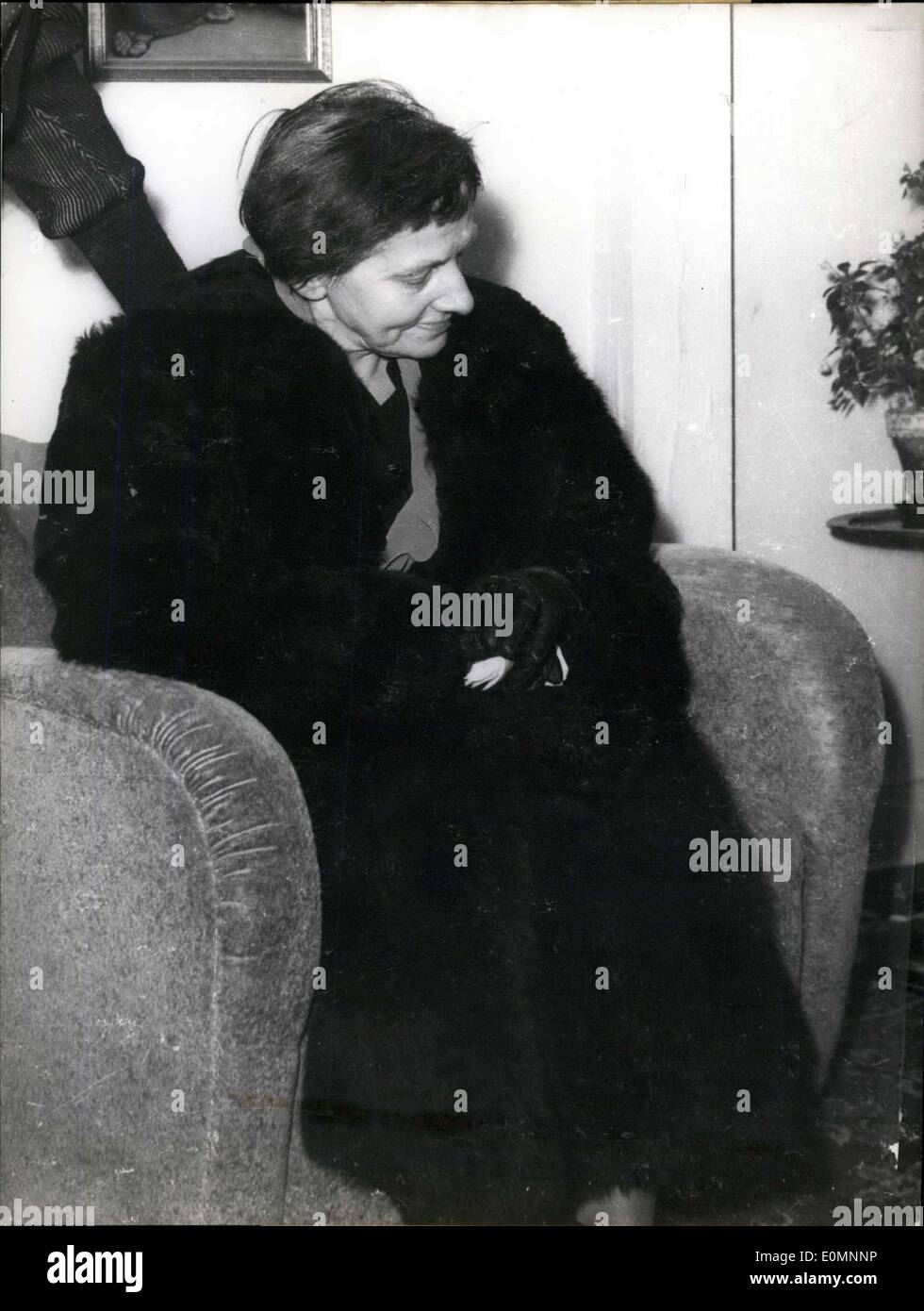 27 mars 1956 - Anastasia Anastasia ou non ? Cette question occupe les 36 dernières années, non seulement ses amis. Amis russes qui connaissait la fille du tsar de Russie, maintenir : ?OUI ?. Mais l'affirmation n'est pas suffisant pour prouver son identité. Les Anglais sont intéressés par l'épreuve qu'elle est Anastasia, à cause de l'ist sie oder sie ist es nicht ? Diese Frage beschaftigt seit 36 Jahren nicht nur die Freunde Anastasias. Freunde, die die Zarentochter Rubland noch aus kennen. Behaupten : ?Ja. ? Aber diese invités reicht die Behauptung ne identitatsbeweisung Banque D'Images