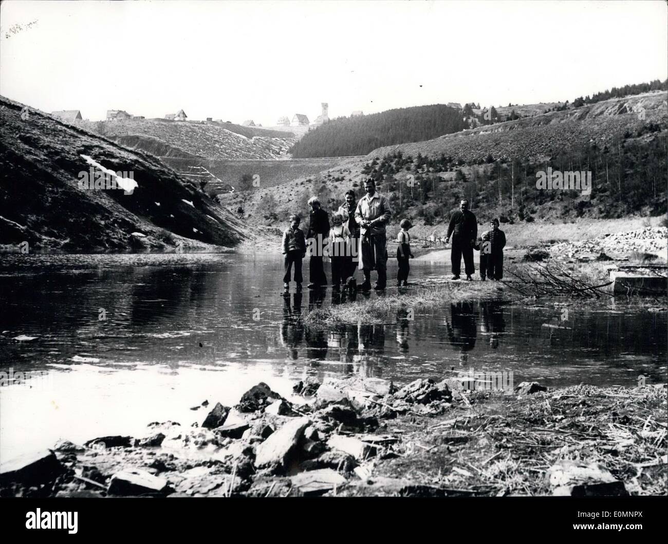 Avril 04, 1956 - Un Village est en train de couler : les ruines du village Schulenberg dans les montagnes du Harz en Allemagne sera bientôt en place le Banque D'Images