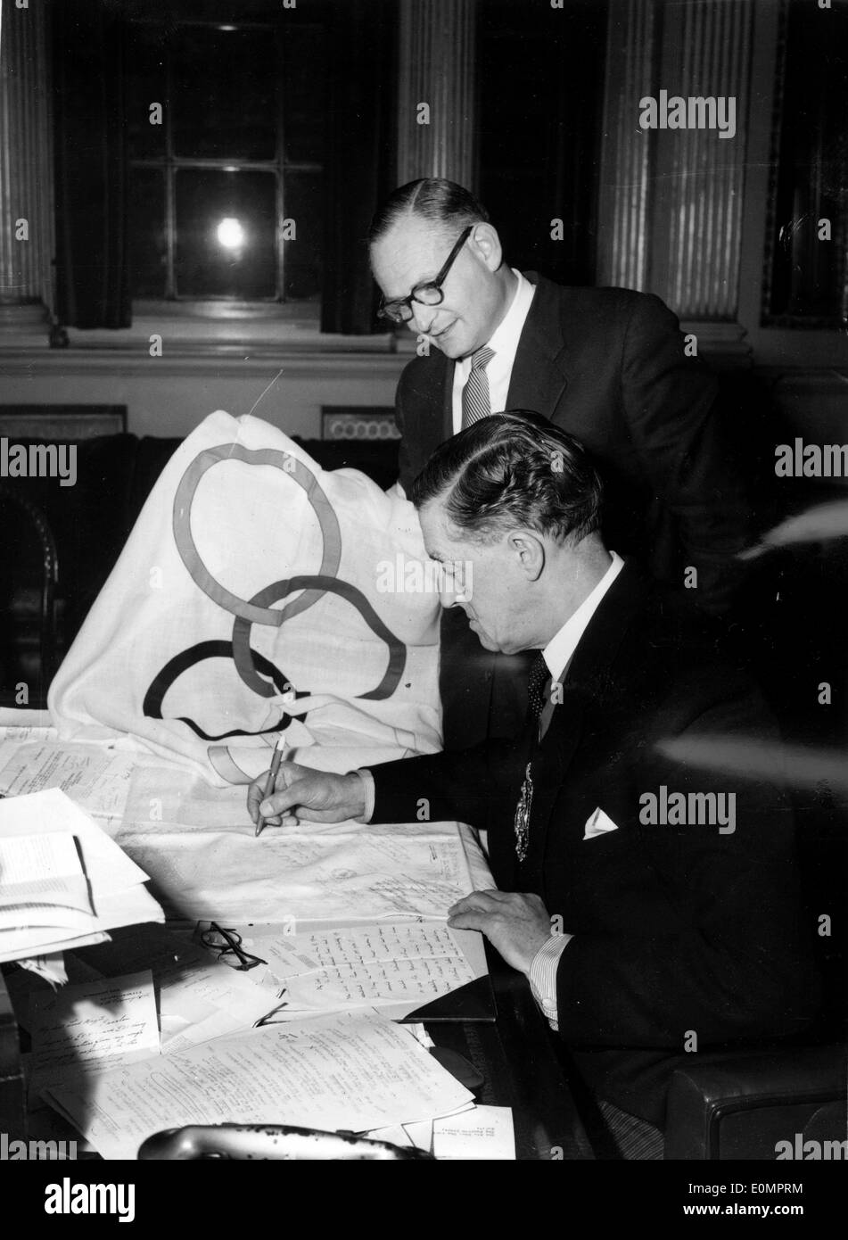 Paul Morawetz a Seigneur Ackroyd sign drapeau olympique Banque D'Images