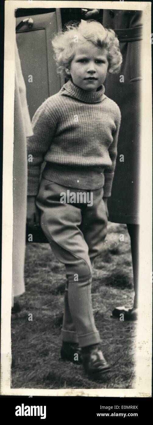 Mai 05, 1956 - Les enfants à l'Royal Horse Trials ; Photo montre S.A.R. la Princesse Anne, vu portant Jodhpurs lorsqu'elle est arrivée à regarder les événements de l'Horse Trials à Windsor. Banque D'Images