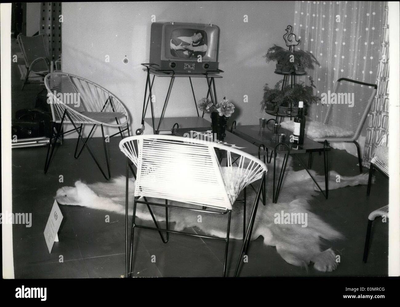 26 mai 1956 - Chambre avec TV par Geo, les Designers d'Intérieur juste Grand Palais Paris . Banque D'Images