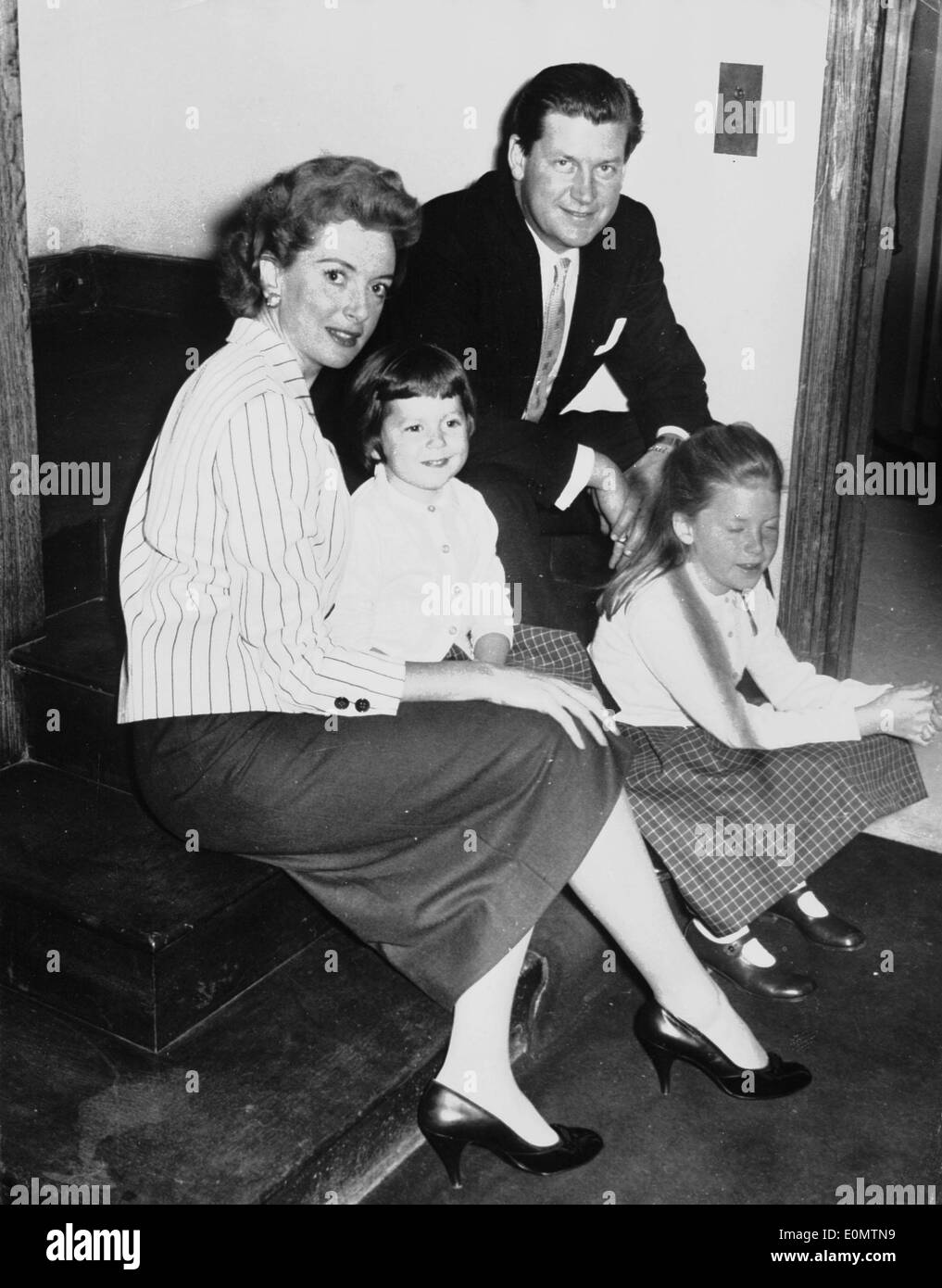 L'actrice Deborah Kerr à la maison avec sa famille Banque D'Images