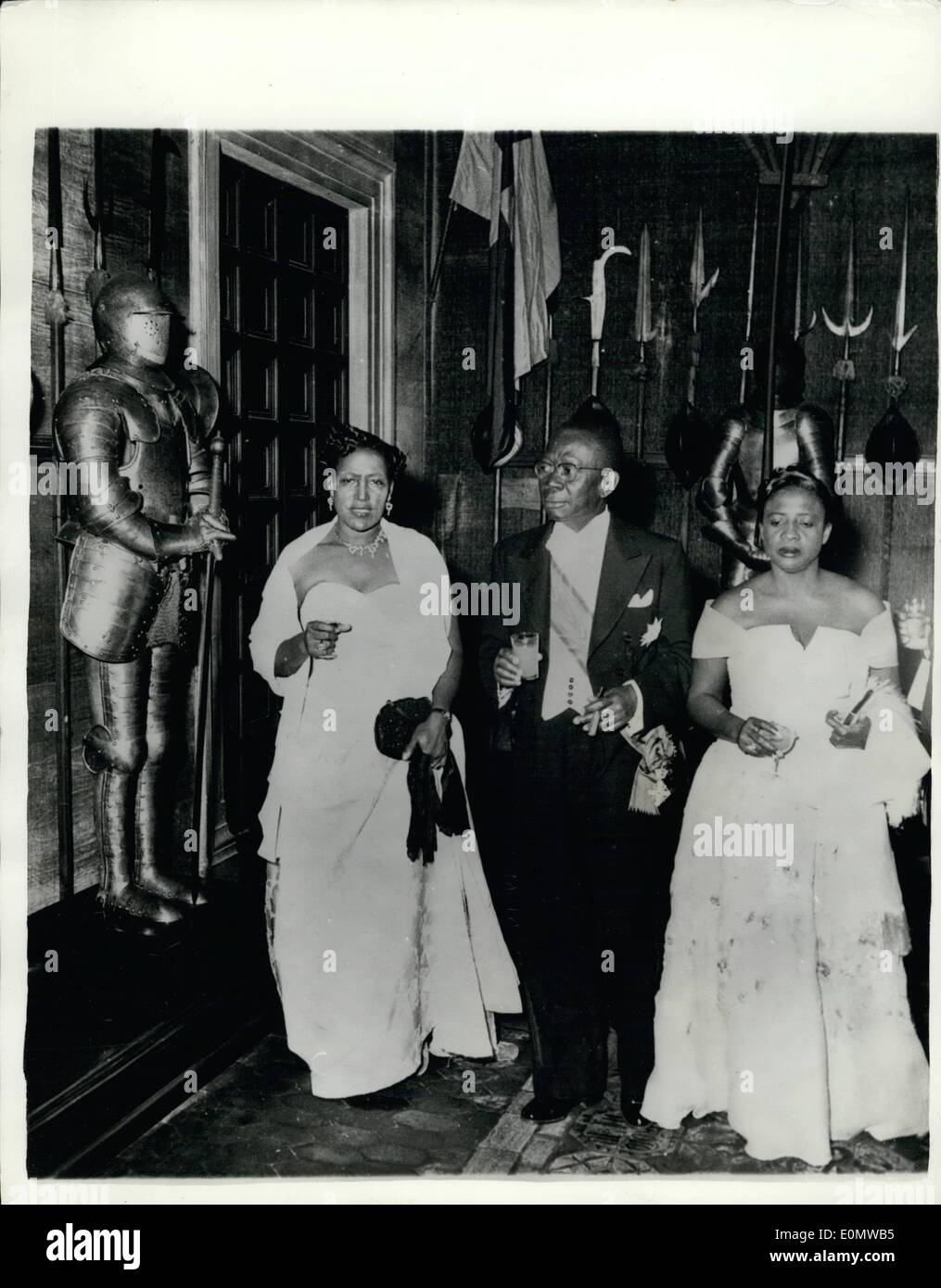 Septembre 09, 1956 - Président du Libéria à Rome. La photo montre le président du Libéria, M. William Tubman, qui est sur un fonctionnaire recep visite à Rome - en photo avec les membres de sa part à un dîner donné en son honneur par le gouvernement italien, au Palazzo Venezia à Rome. Banque D'Images