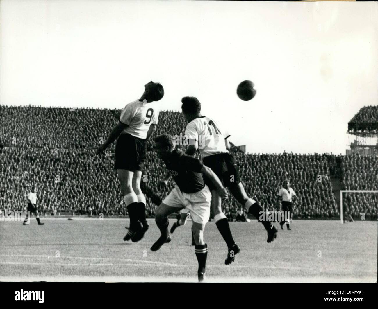 Septembre 15, 1956 - La Russie a battu l'Allemagne dans le match de foot sur Septembre 15e à Hanovre avec 2:1. Photo montre une scène (à partir de la rubrique Banque D'Images