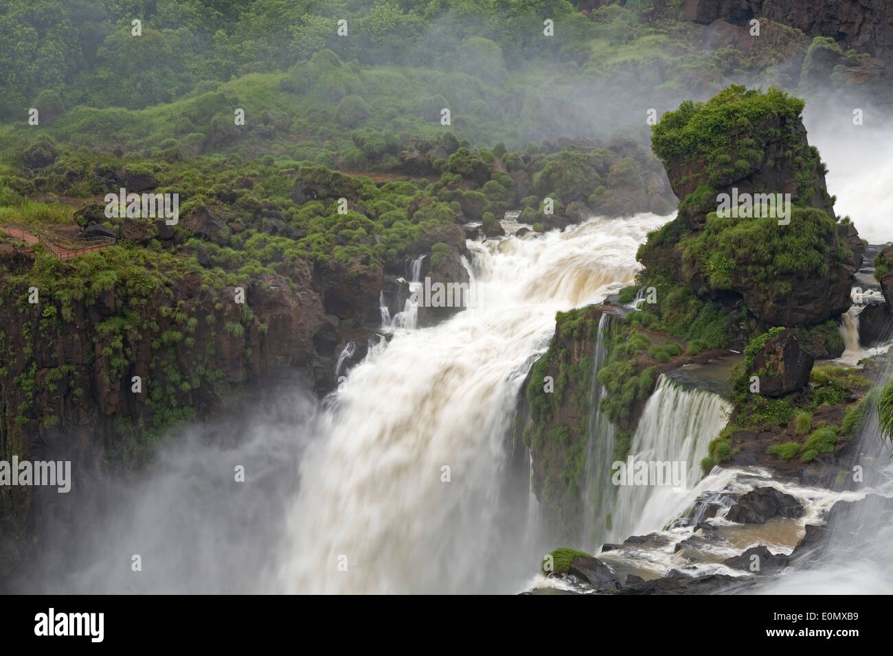 À partir de chutes d'eau Salto Mbigua surplombent, Parc National de l'Iguazu, Argentine Banque D'Images