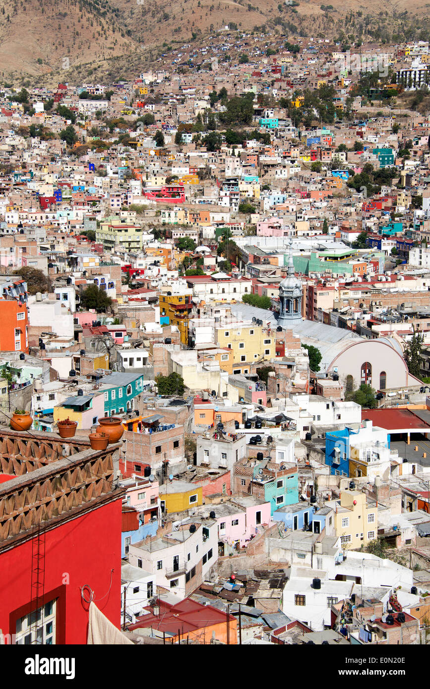 Vue de dessus Vue de maisons multicolores Monument Pipla Guanajuato Mexique Banque D'Images