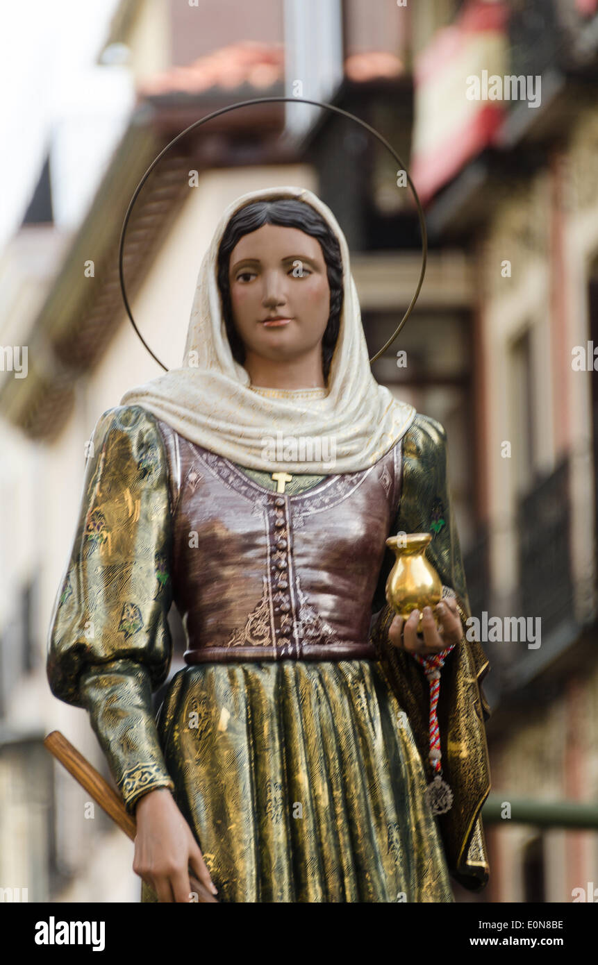 Statue de Santa María de la Cabeza effectuées le long de la Calle Toledo  pour la Fiesta de San Isidro, Madrid Photo Stock - Alamy