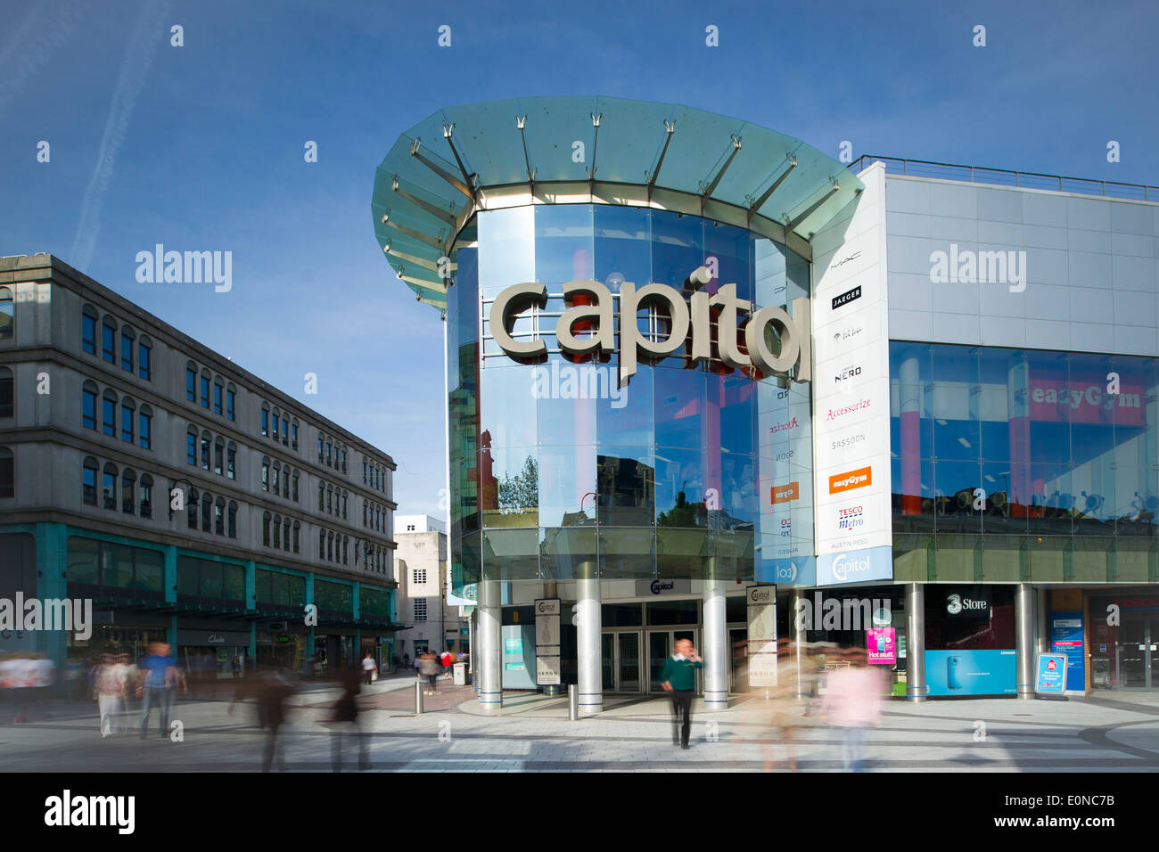 Capitol shopping centre sur Queens Street, Cardiff, Pays de Galles. Banque D'Images