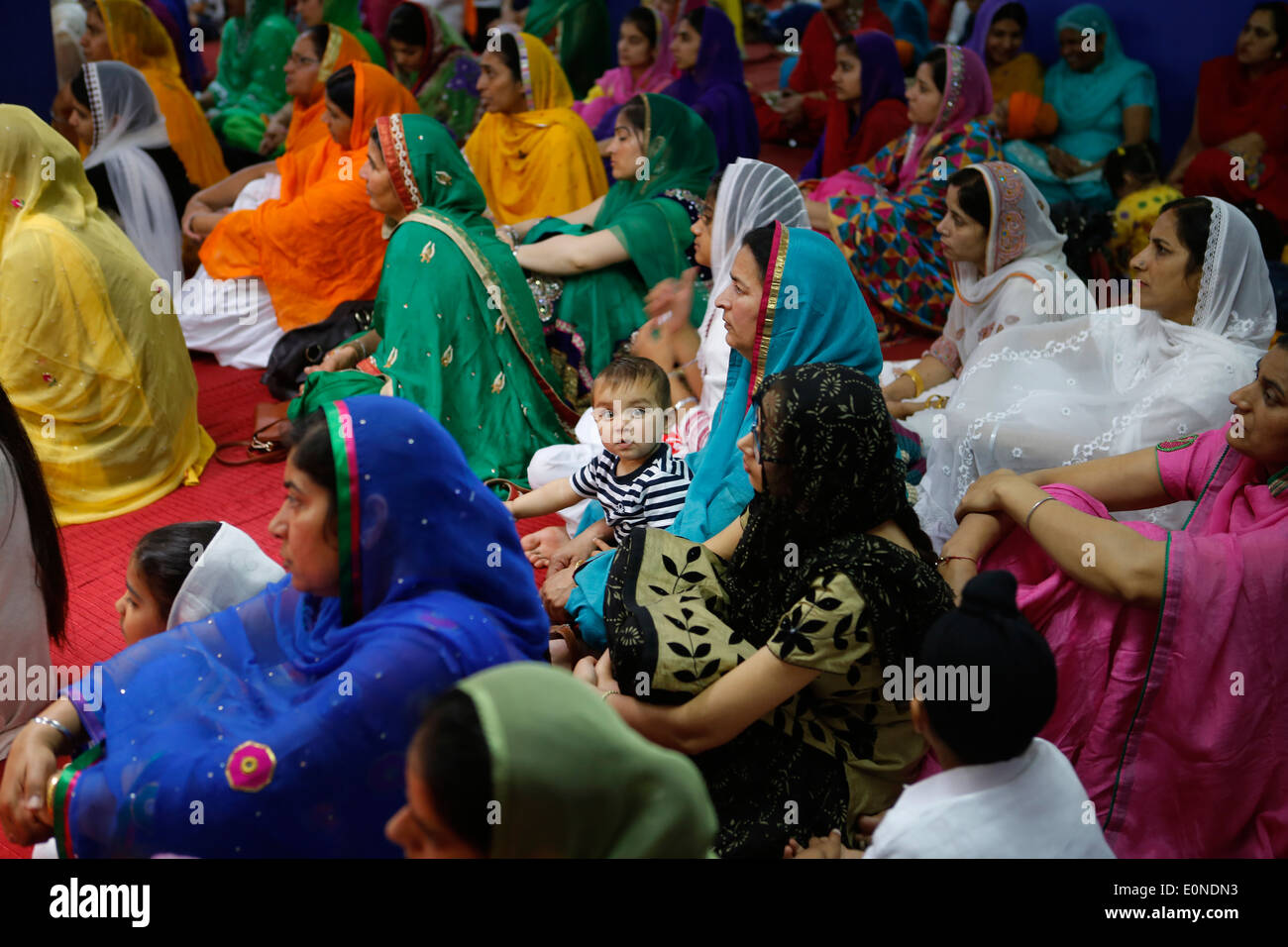 Les familles vu lors d'une célébration Baisakhi parmi la communauté sikh de la diaspora dans l'île de Majorque, Espagne Banque D'Images