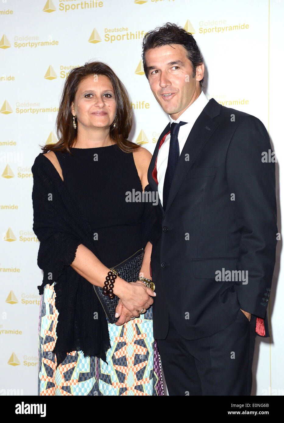 Berlin, Allemagne. 16 mai, 2014. Ancien joueur de football Karl-Heinz Riedle et son épouse Gabriele Riedle arriver la "Goldene Sportpyramide Sportspyramid' ('Golden') à Berlin, Allemagne, 16 mai 2014. Photo : Britta Pedersen/dpa/Alamy Live News Banque D'Images