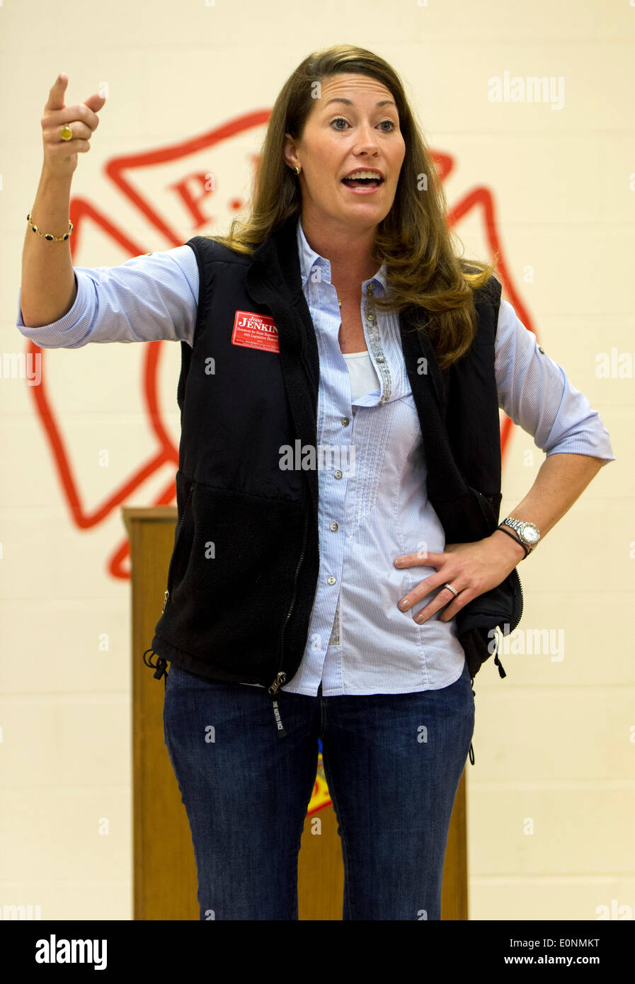 Louisville, Kentucky, USA. 17 mai, 2014. ALISON LUNDERGAN GRIMES, Secrétaire d'État du Kentucky, prend la parole à la 14e Conférence annuelle de Joni Jenkins Breakfast of Champions au Centre de Formation Incendie PRP au cours de sa 50-comté d'Alison pour Kentucky Emplois Bus Tour. Mme Grimes devrait remporter la primaire du Sénat mardi prochain. © Brian Cahn/ZUMAPRESS.com/Alamy Live News Banque D'Images