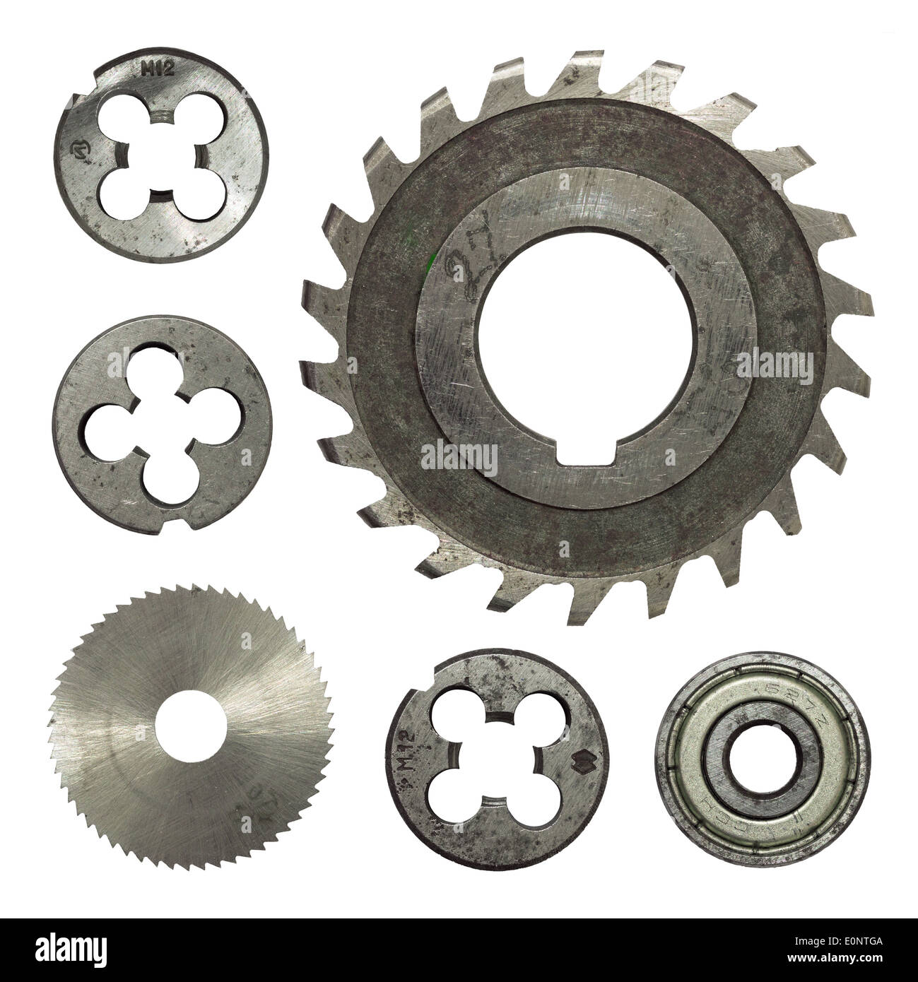 Ensemble d'outils de coupe en métal isolé sur blanc. Banque D'Images