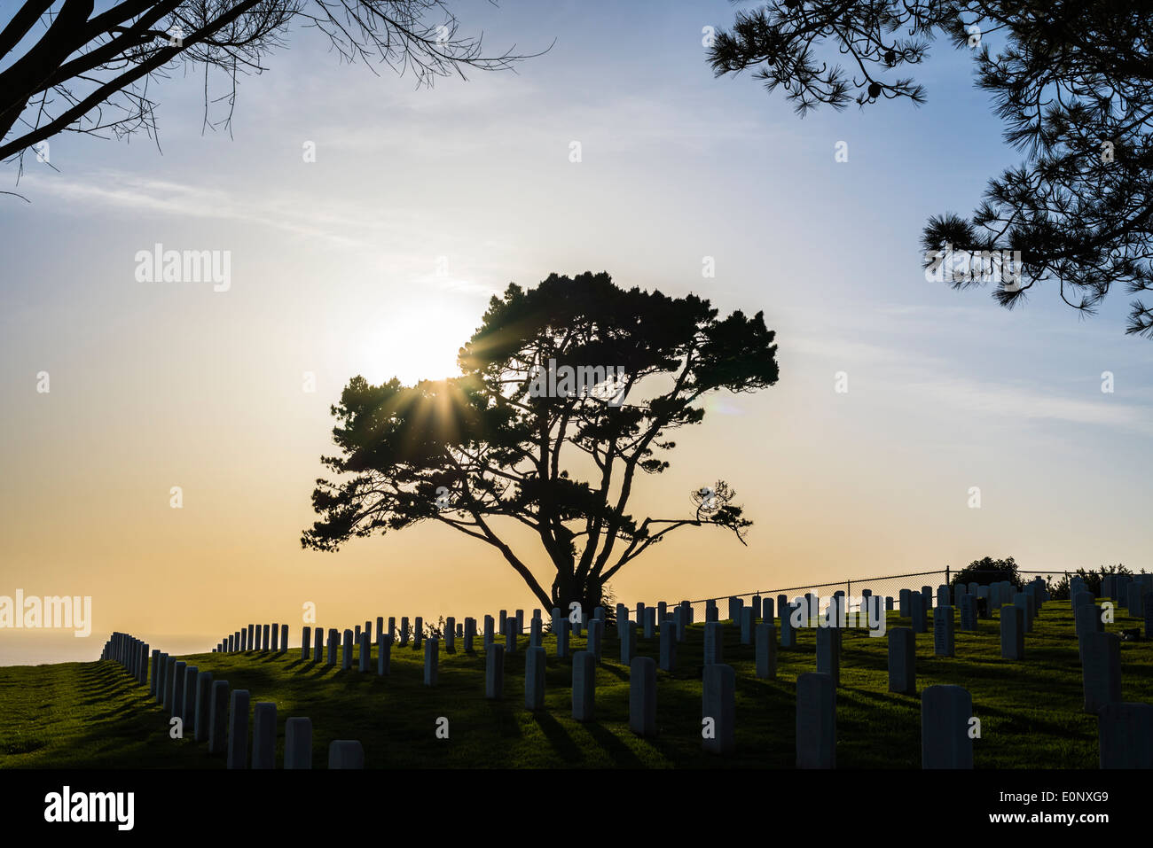 Le coucher de soleil à Fort Rosecrans National Cemetery. San Diego, Californie. Banque D'Images