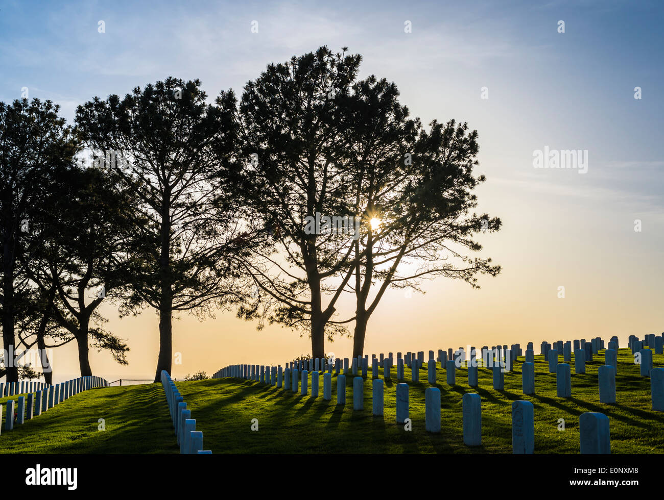 Le coucher de soleil à Fort Rosecrans National Cemetery. San Diego, Californie. Banque D'Images