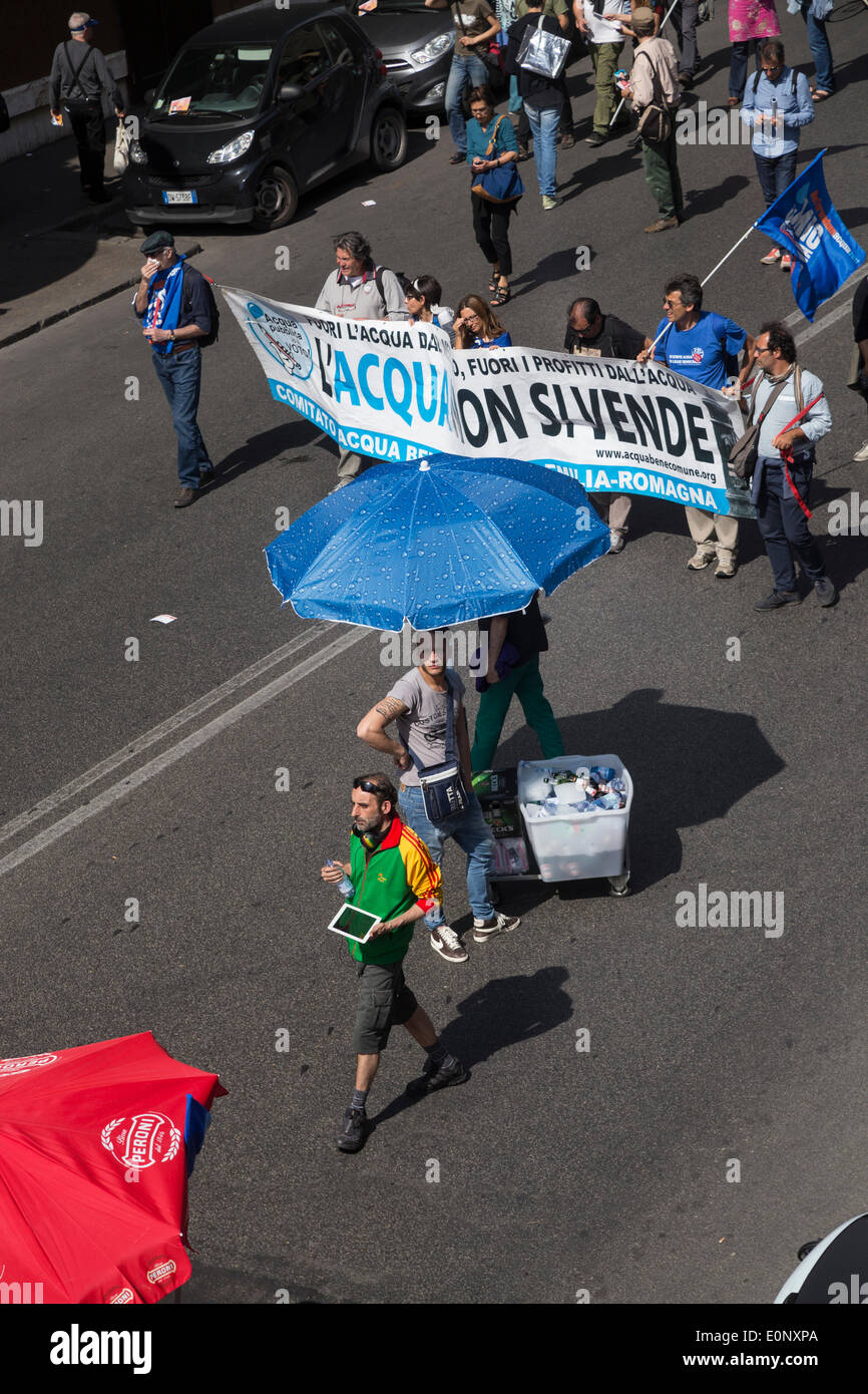 Rome, Italie, 17 mai 2014. Manifestation à Rome contre l'austérité et la privatisation des actifs publics Crédit : Francesco Gustincich/Alamy Live News Banque D'Images