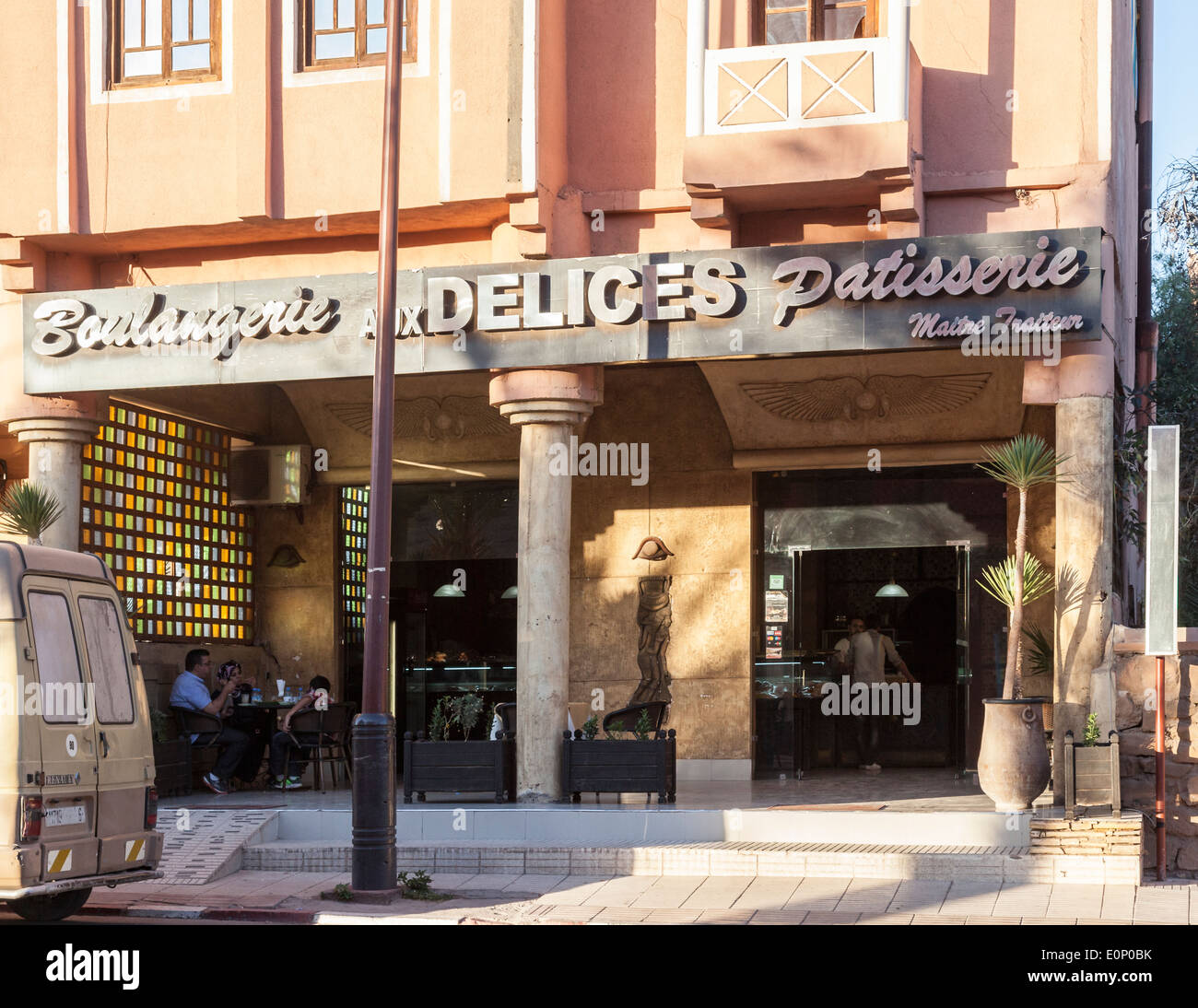 Aux Delices, une boulangerie / pâtisserie dans Marrakech-tensift-Al Haouz, Ouarzazate, Maroc, Afrique du Nord. Banque D'Images