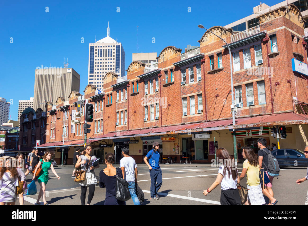 Sydney Australie,Haymarket,Ultimo Road,traverser rue,bâtiment,femme asiatique femmes,AU140310156 Banque D'Images