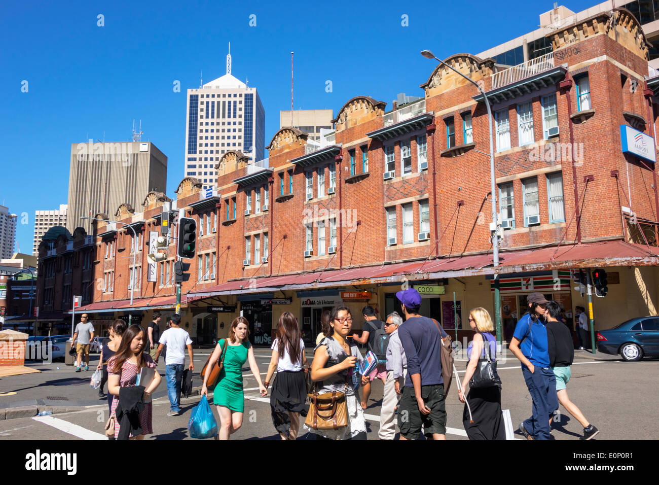 Sydney Australie,Nouvelle-Galles du Sud,Haymarket,Ultimo Road,traverser la rue,bâtiment,Asiatiques asiatiques immigrants ethniques minorités,adultes femme W Banque D'Images