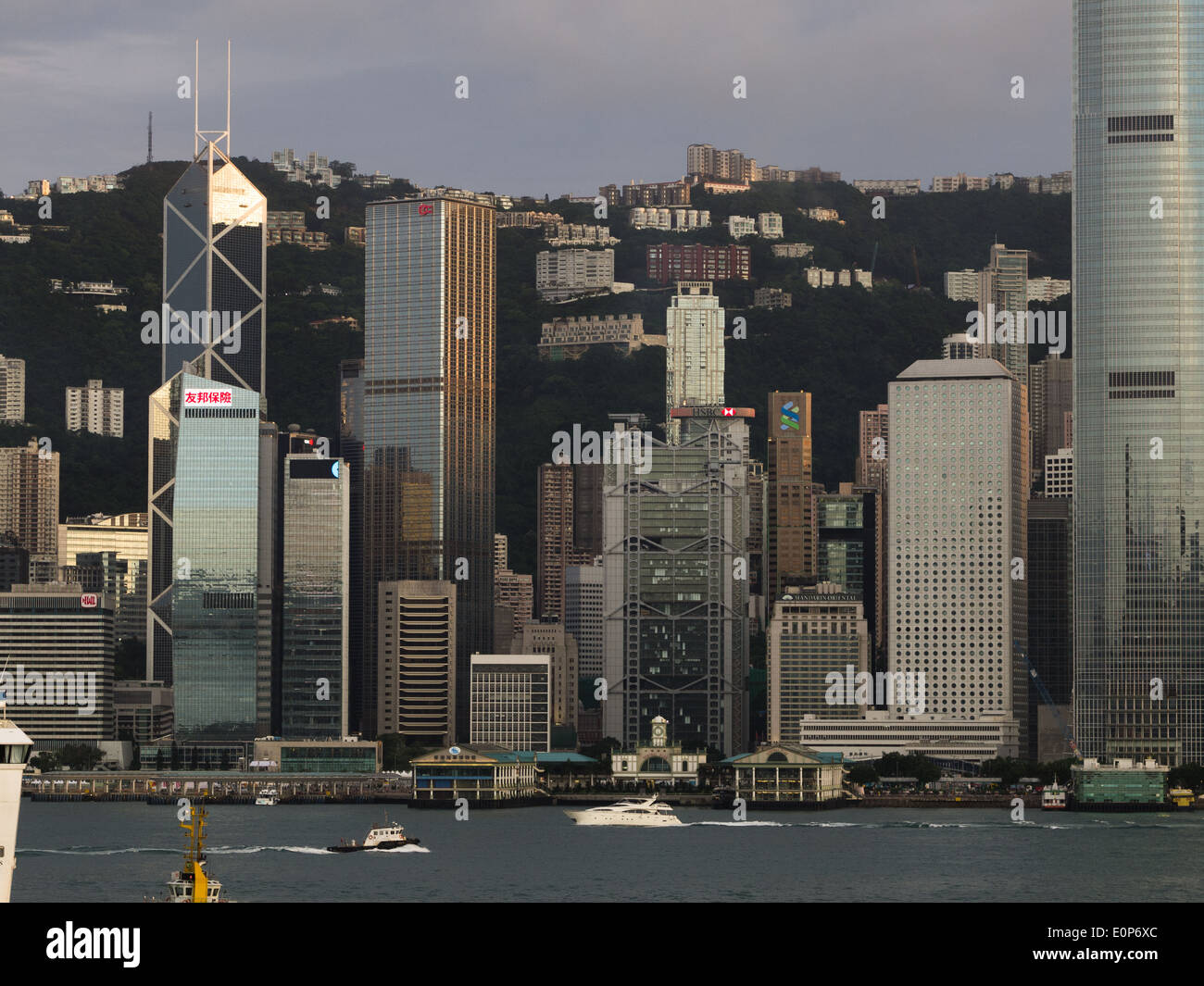 Quartier Central, Hong Kong, l'ifc, International Finance Center Tower 2, de l'Hôtel de Ville, le bord de l'eau, du Star Ferry, le port de Victoria Banque D'Images