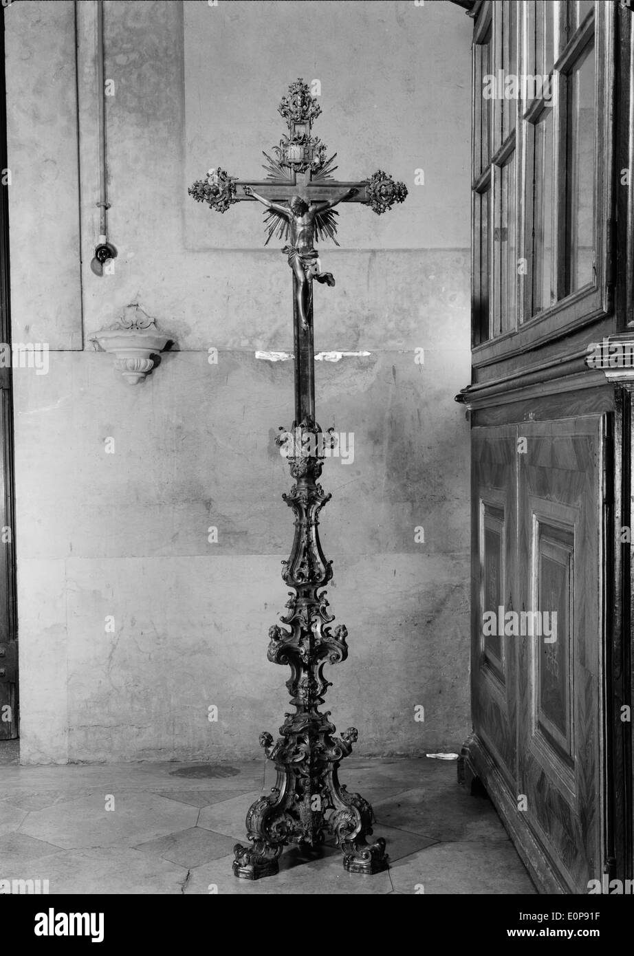 Basílica da Estrela à Lisbonne est un site religieux important connu pour sa belle architecture et son sacré logement Il constitue un exemple important de l'architecture baroque portugaise et du patrimoine religieux. Banque D'Images