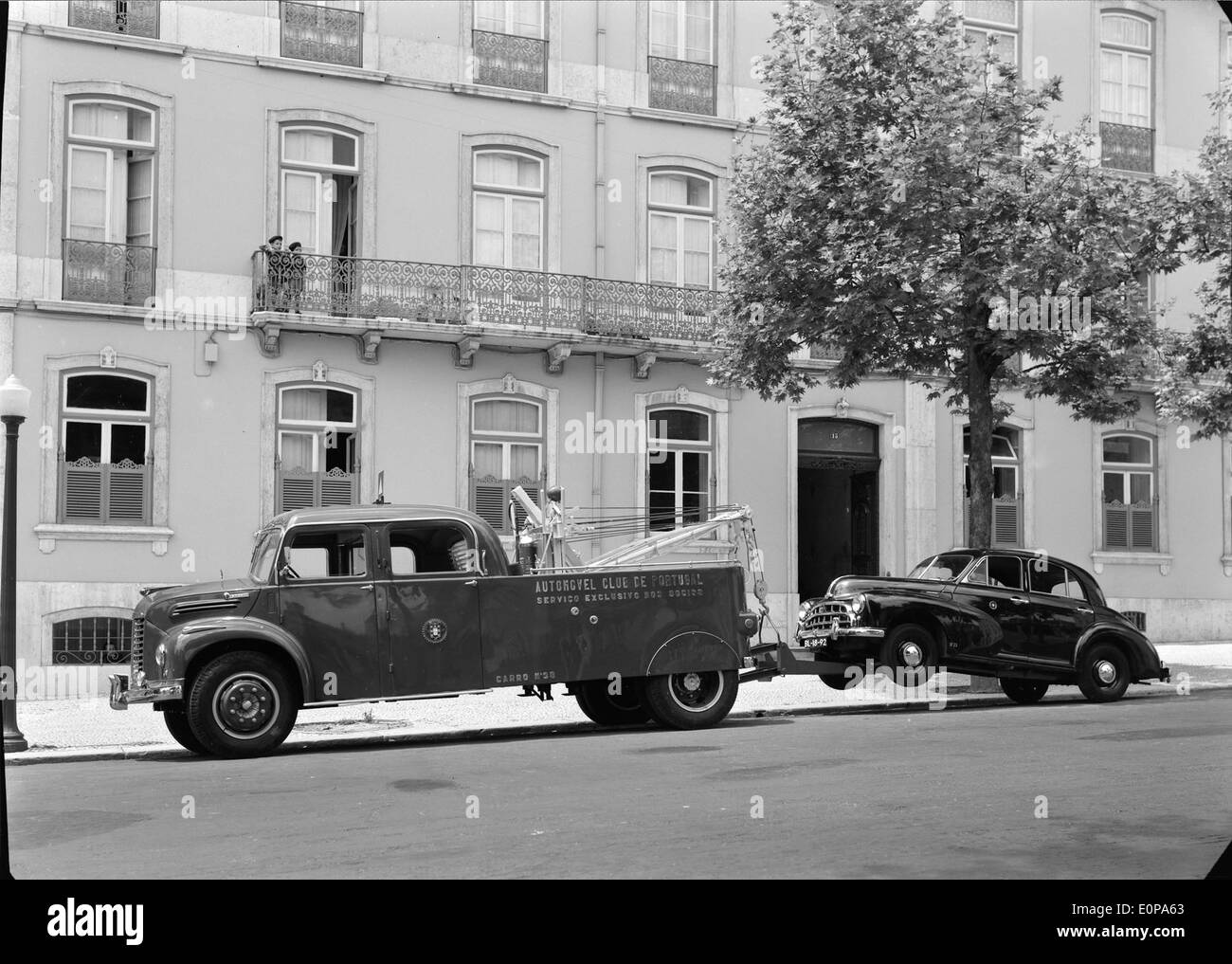 La Automóvel Clube de Portugal (ACP) est l'association automobile nationale, offrant des services aux automobilistes, soutenant la sécurité routière et promouvant les sports automobiles au Portugal. Elle joue un rôle important dans le secteur des transports du pays. Banque D'Images