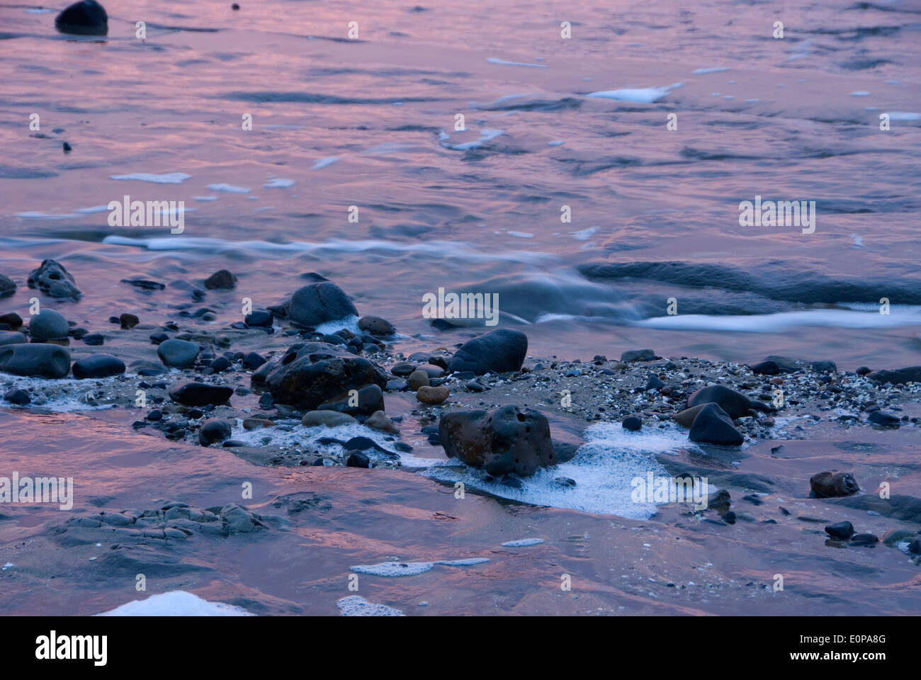 Zone de surf au crépuscule, Lost Creek State Park, New York Banque D'Images