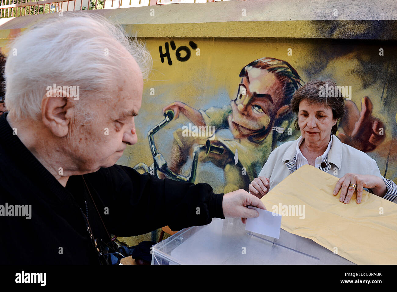 Thessalonique, Grèce. 18 mai, 2014. Référendum pour la question de la privatisation de l'eau à Thessalonique : Giannis Papanikos Crédit/NurPhoto ZUMAPRESS.com/Alamy/Live News Banque D'Images