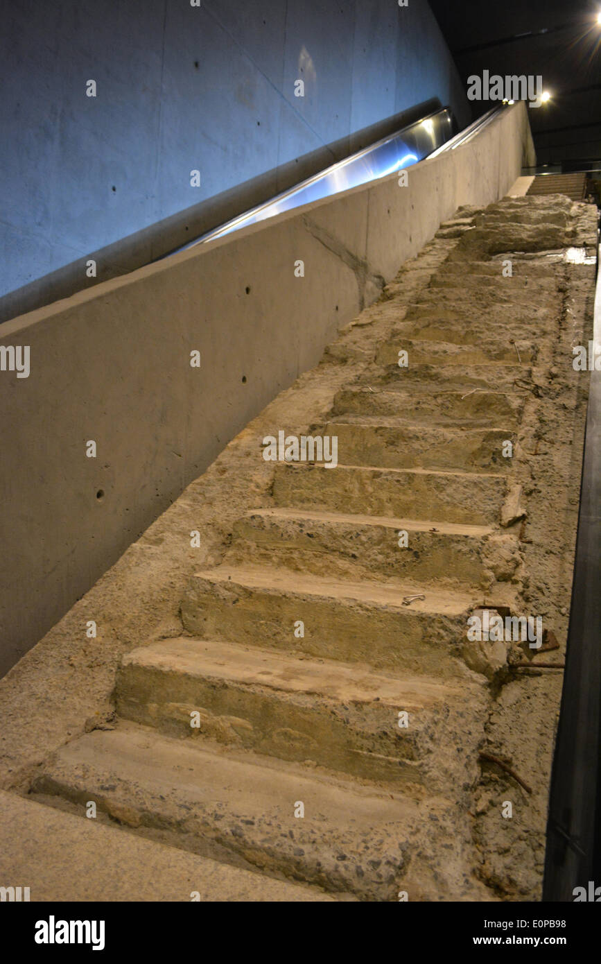 New York, NY, USA. 16 mai, 2014. Le survivant des escaliers à récemment ouvert, le 11 septembre au mémorial de Ground Zero à New York. Crédit : Christopher Penler/Alamy Live News Banque D'Images