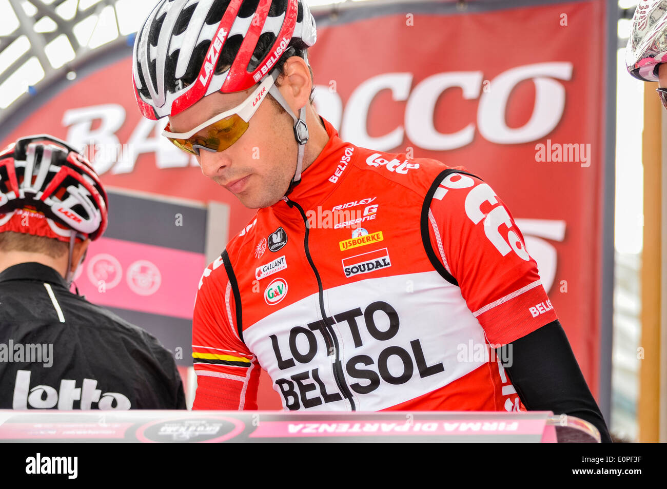 Belfast, Irlande du Nord. 10 mai 2014 - Sander Armee (Belgique, Lotto Belisol) signes sur pour la deuxième étape du Giro d'Italia Banque D'Images