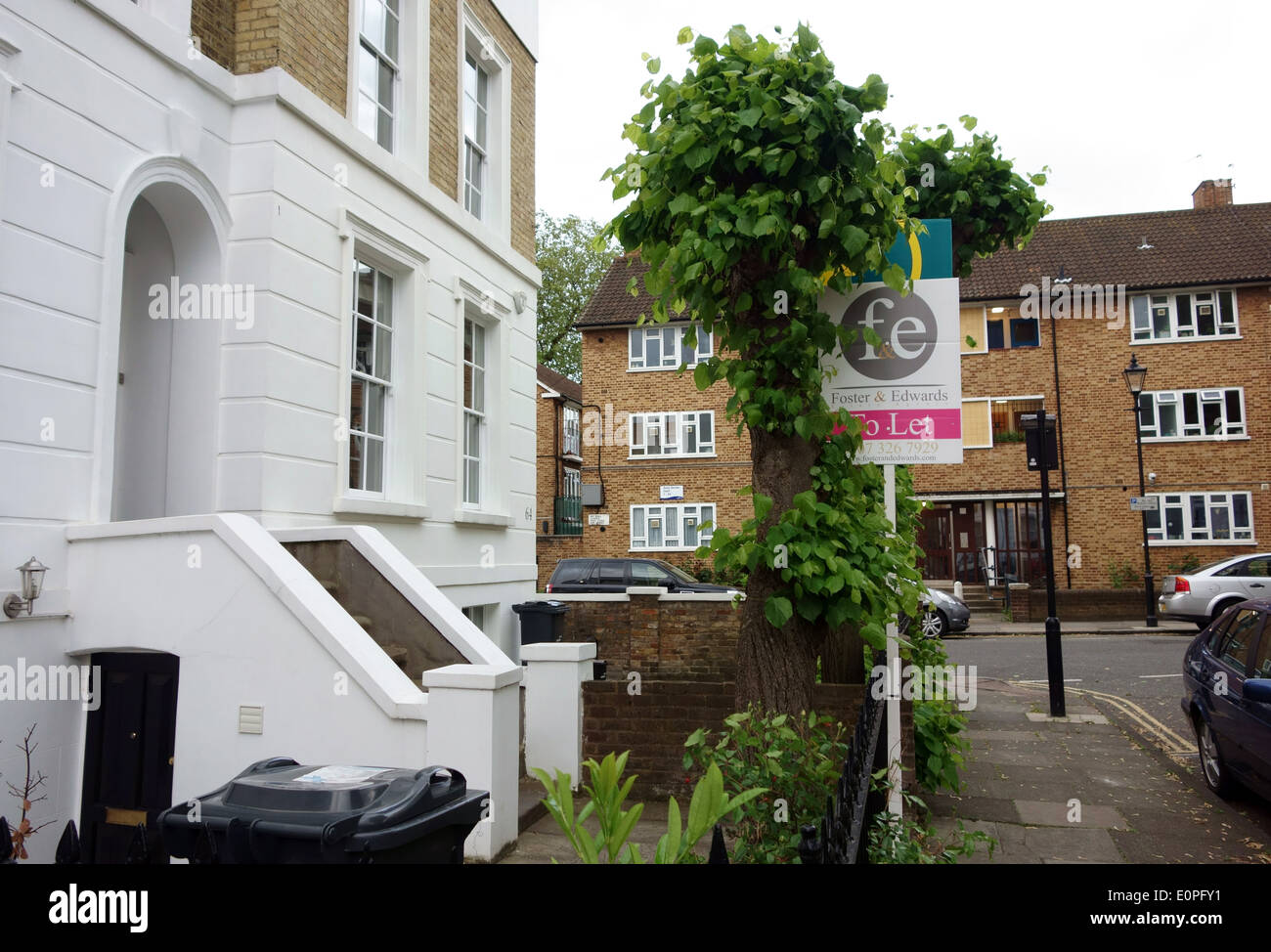 Contraste entre les logements sociaux et à Brixton, dans le sud de Londres Banque D'Images