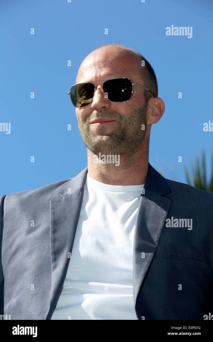 L'acteur britannique Jason Statham assiste à la photocall des hybrides '3'  au cours du 67e Festival International du Film de Cannes en face de l'hôtel  Carlton à Cannes, France, le 18 mai
