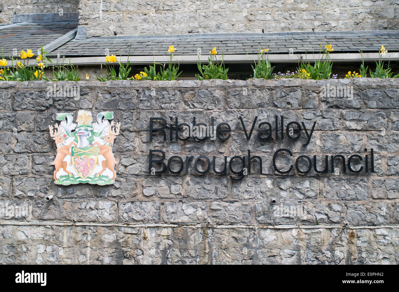Logo sur Ribble Valley Borough Council building en Clitheroe, Lancashire, England, UK Banque D'Images