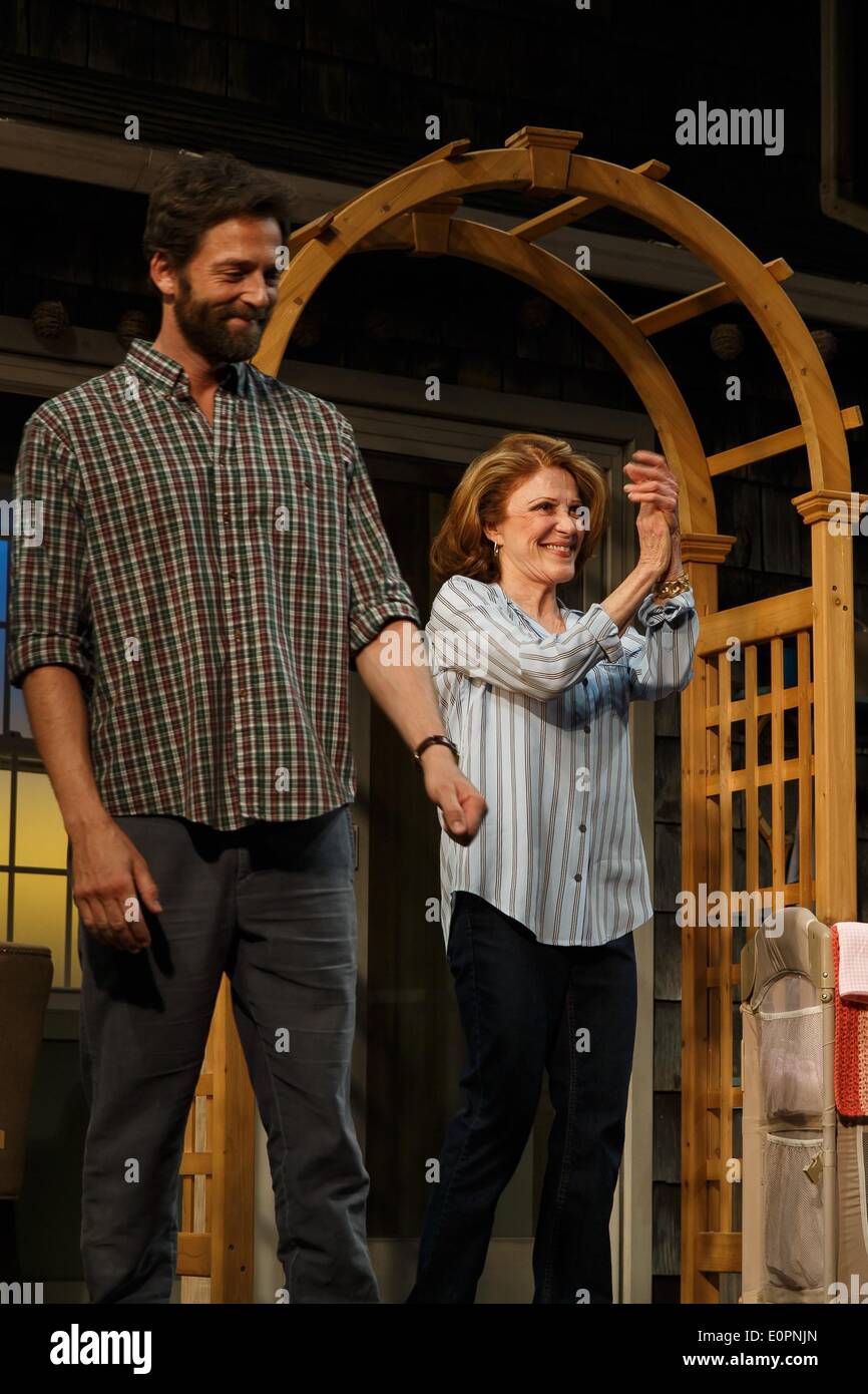 New York, NY, USA. 18 mai, 2014. Ken Barnett, Linda Lavin en présence de trop de soleil nuit Ouverture sur Broadway, vignoble Theatre, New York, NY 18 mai 2014. Crédit : Jason Smith/Everett Collection/Alamy Live News Banque D'Images