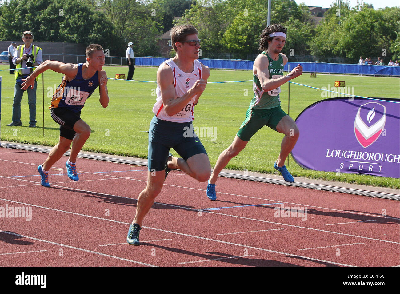 Loughborough, Royaume-Uni. 18 mai, 2014. Lawrence Clarke Englands remporte le 110 m haies en 13,56 secondes lors de l'International Loughborough athlétisme à l'Université de Loughborough. Credit : Action Plus Sport/Alamy Live News Banque D'Images