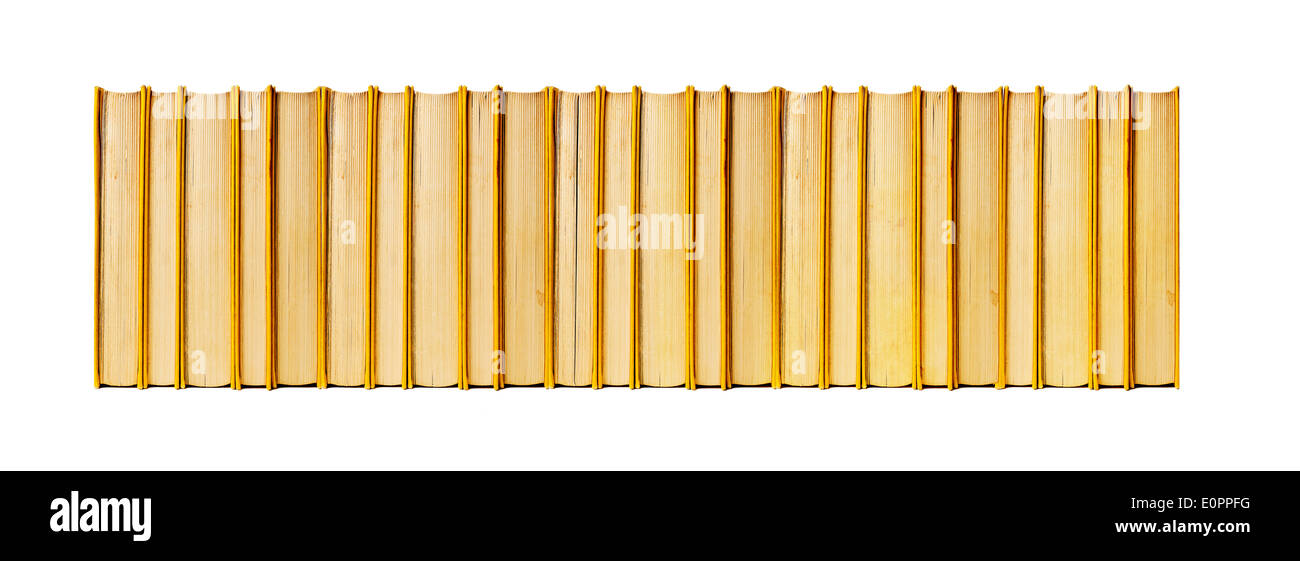 Pile de livres d'occasion livres reliés avec du jaune sur fond blanc Banque D'Images