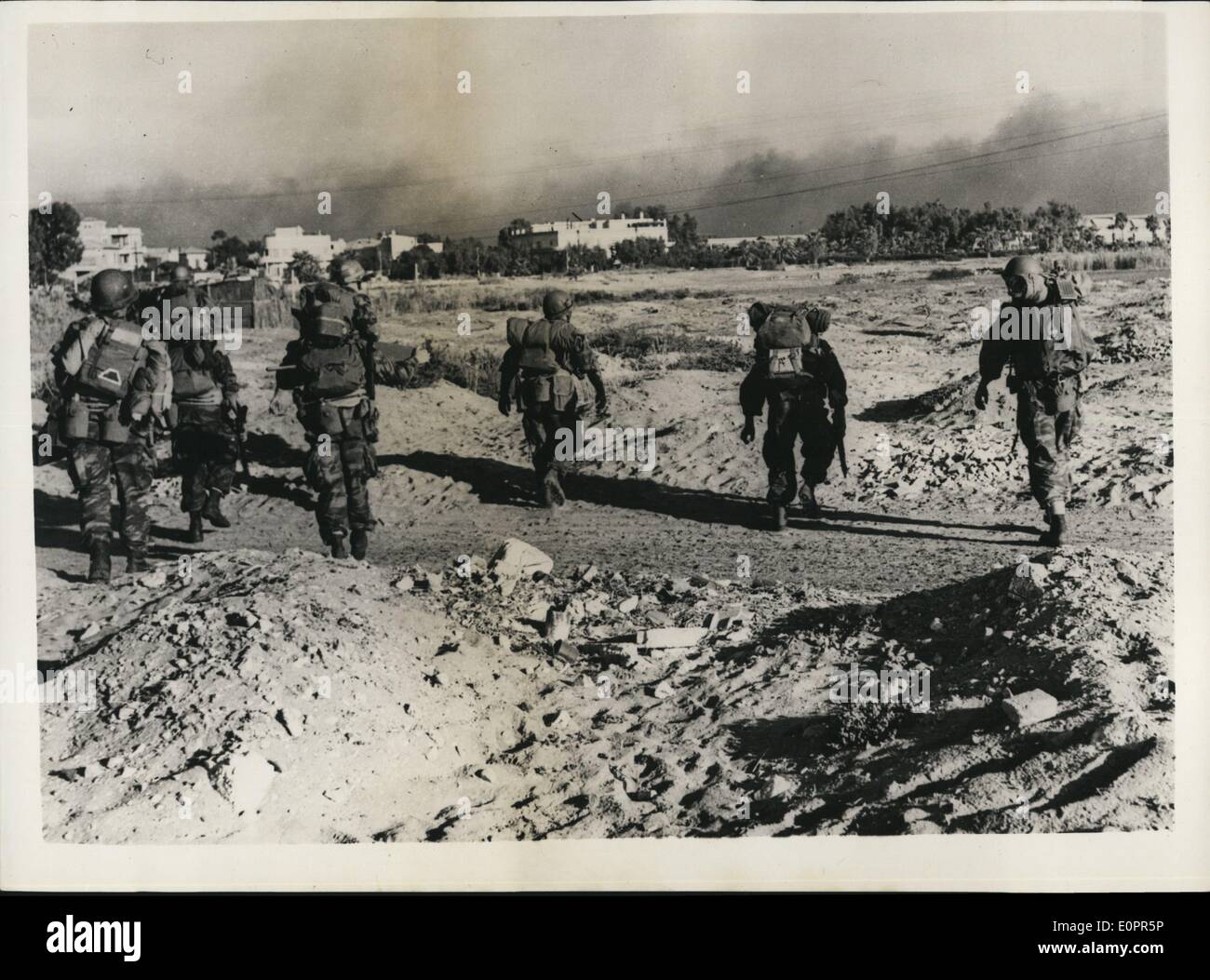 11 novembre 1956 - L'arrivée des français en Egypte : Les premiers soldats français vu après la récente à l'atterrissage à Port Fouad. Banque D'Images