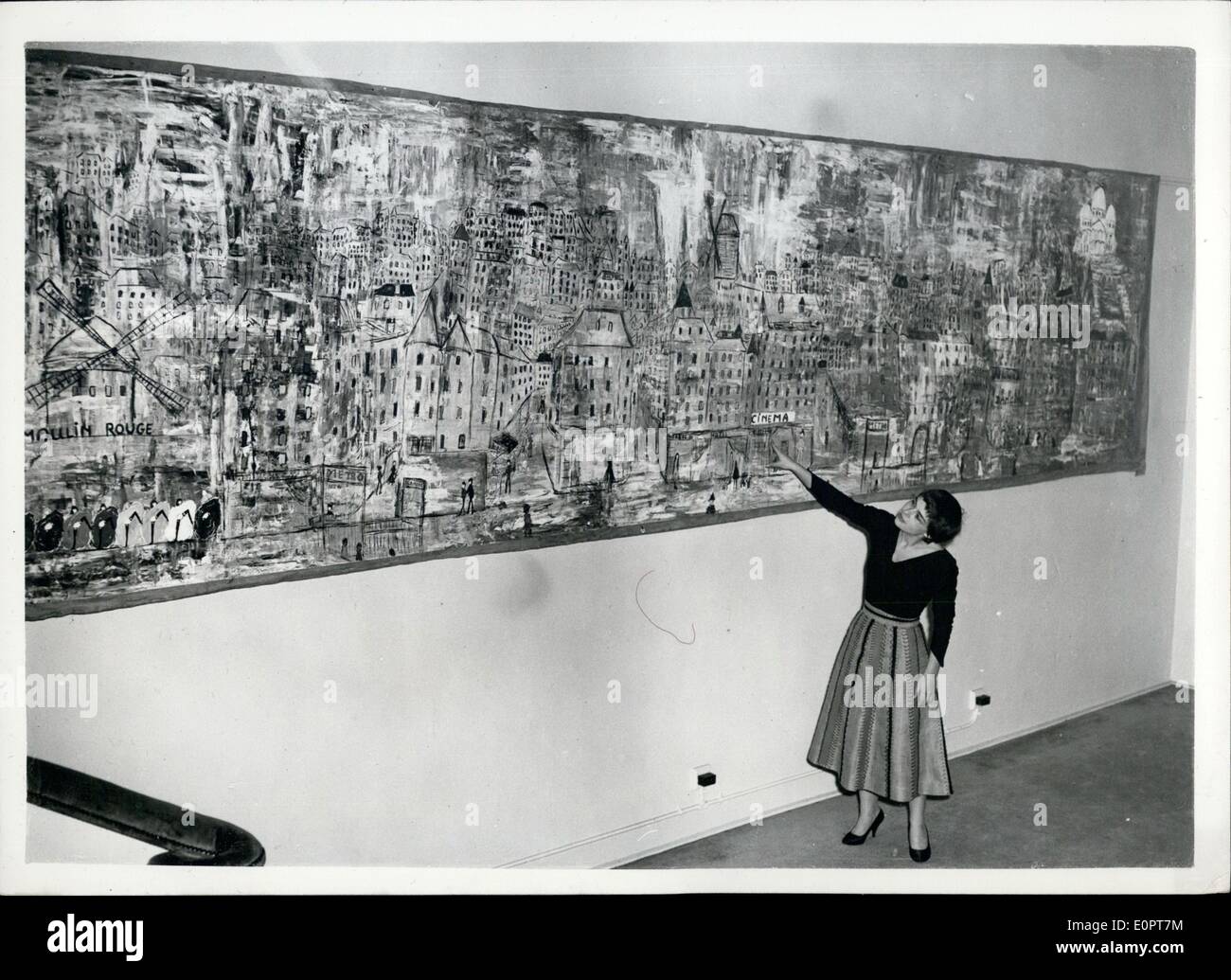 12 décembre 1956 - exposition de peintures de 'Me.Tom Thumb'.Tiny artiste de Paris: MME.Lucille Guillemin - l'artiste français - qui, à cause de sa diminution de 4 pieds, 11 pouces est connu sous le nom de 'M Tom Thumb' - a été vu aux galeries O'Hana, Carlos place, West London- préparant l'exposition de cinquante de ses peintures..les peintures seront offertes à la vente - à plus de 20 livres. Spectacles sur photos E. Lucille Guillemin a éclipsé à côté de sa plus grande exposition intitulée ''le Grande rue'' - dans les galeries cet après-midi. Banque D'Images 12 décembre 1956 - exposition de peintures de 'Me.Tom Thumb'.Tiny artiste de Paris: MME.Lucille Guillemin - l'artiste français - qui, à cause de sa diminution de 4 pieds, 11 pouces est connu sous le nom de 'M Tom Thumb' - a été vu aux galeries O'Hana, Carlos place, West London- préparant l'exposition de cinquante de ses peintures..les peintures seront offertes à la vente - à plus de 20 livres. Spectacles sur photos E. Lucille Guillemin a éclipsé à côté de sa plus grande exposition intitulée ''le Grande rue'' - dans les galeries cet après-midi. Banque D'Images