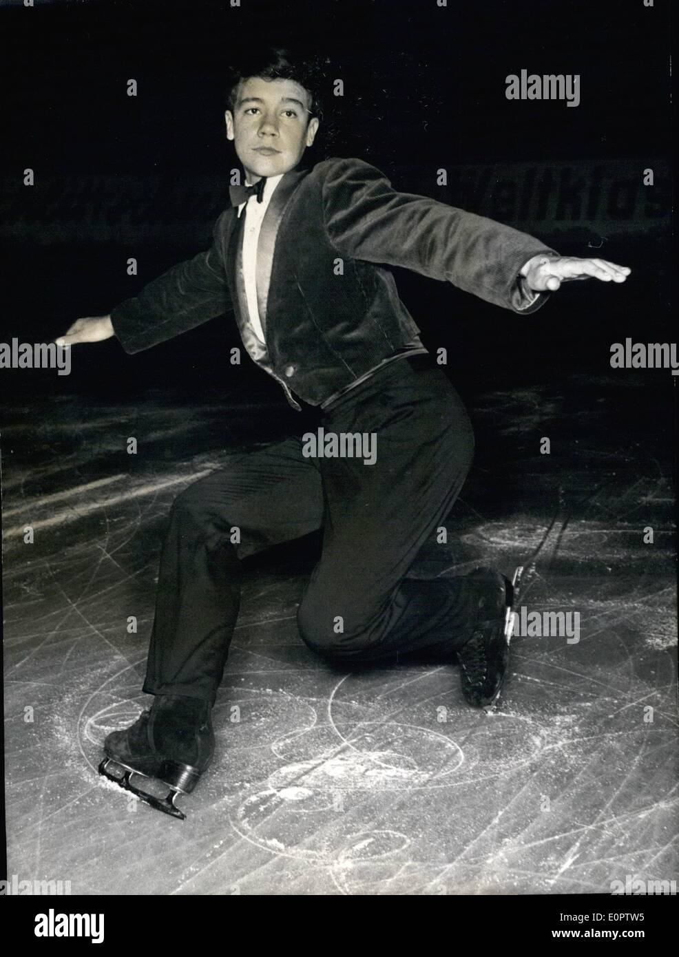 01 janv., 1957 - événements de patinage sur glace pour le championnat d'Allemagne 1957. : Lors de la célèbre ''portpalast'' à Berlin la glace Patinage artistique Championnats d'Allemagne 1957 ont eu lieu. Schnselldorfer Schnselldorfer (Manfred) de Munich a gagné la première place dans le skate evens et est maintenant le champion de patinage artistique allemande de 1957. Banque D'Images