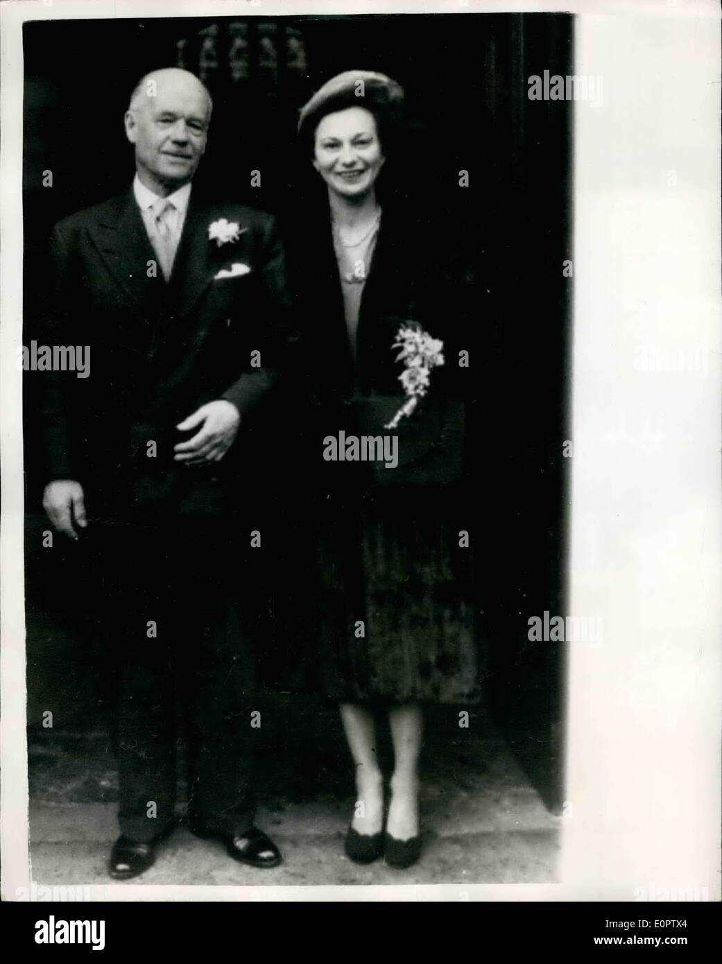 01 janvier 1957 - Le Dr Adams cas continue à Eastbourne. M. et Mme Alfred John Hullett : l'audition de l'affaire contre le Dr John Bodkin Adams le médecin Eastbourne - a continué aujourd'hui à la Cour de magistrat d'Eastbourne. M. Adams est accusé du meurtre de 81 ans, Mme Edith Morrell en novembre 1950. L'avocat de la poursuite - M. Walford Stevenson, c.r., a déclaré au Tribunal que M. Adams a fait trois de ses patients avec des médicaments - ils être Mme Morell, M. Alfred John Hullett un riche 71 ans non valide - la veuve de M. et Mme Hullett Banque D'Images