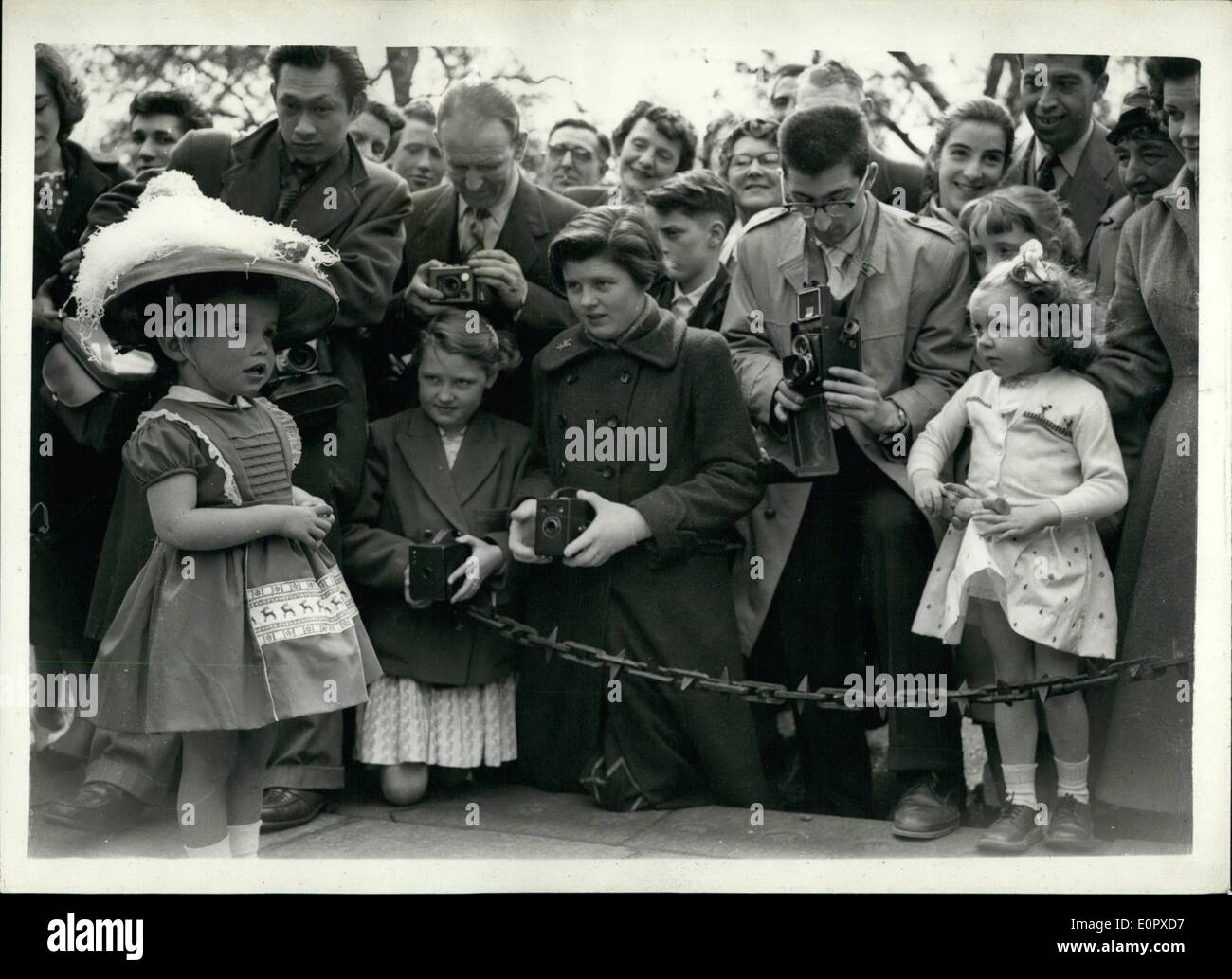 Avril 04, 1957 - EASTER PARADE DANS HYDE PARK. PHOTO MONTRE :- Trois ans et demi Marion Sara Waldorf, de Londres - nous Banque D'Images