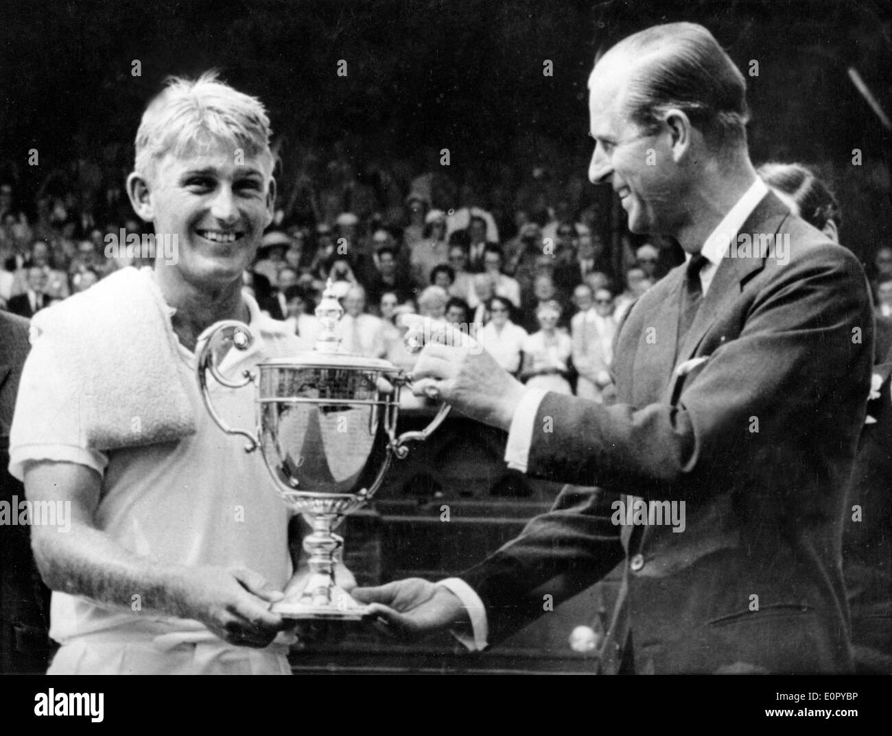 Le prince Philip Lewis Hoad tennis remise des prix trophée avec Banque D'Images